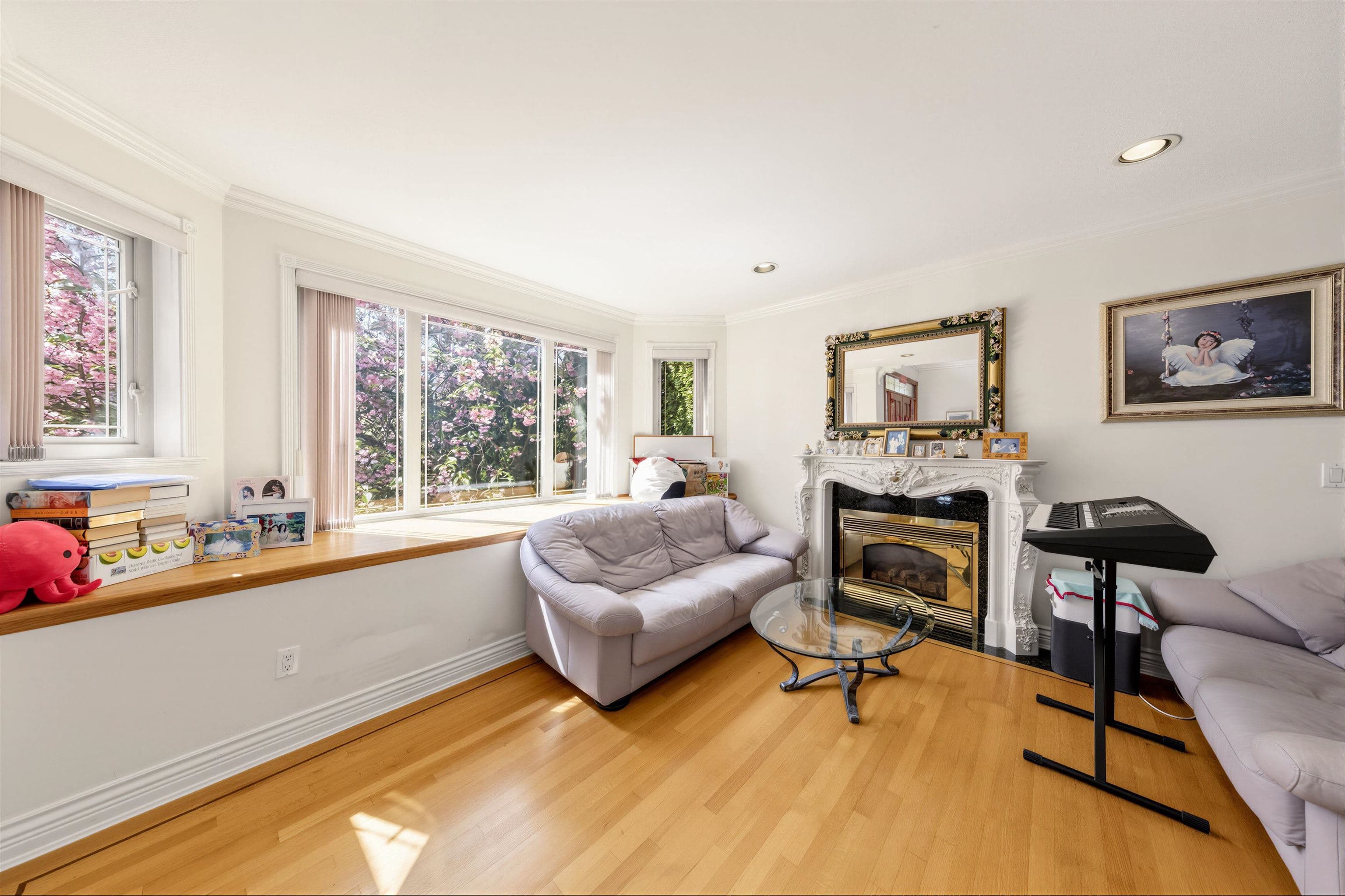 4993 Venables Street, Burnaby, V5B 1X8 — photo 4