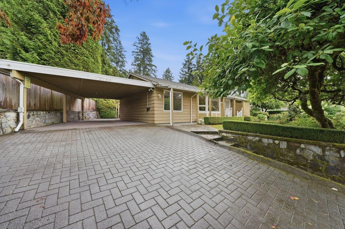3250 Delbrook Avenue, North Vancouver, V7N 3Y5 — photo 2