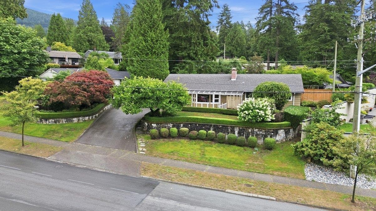 3250 Delbrook Avenue, North Vancouver, V7N 3Y5 — photo 1
