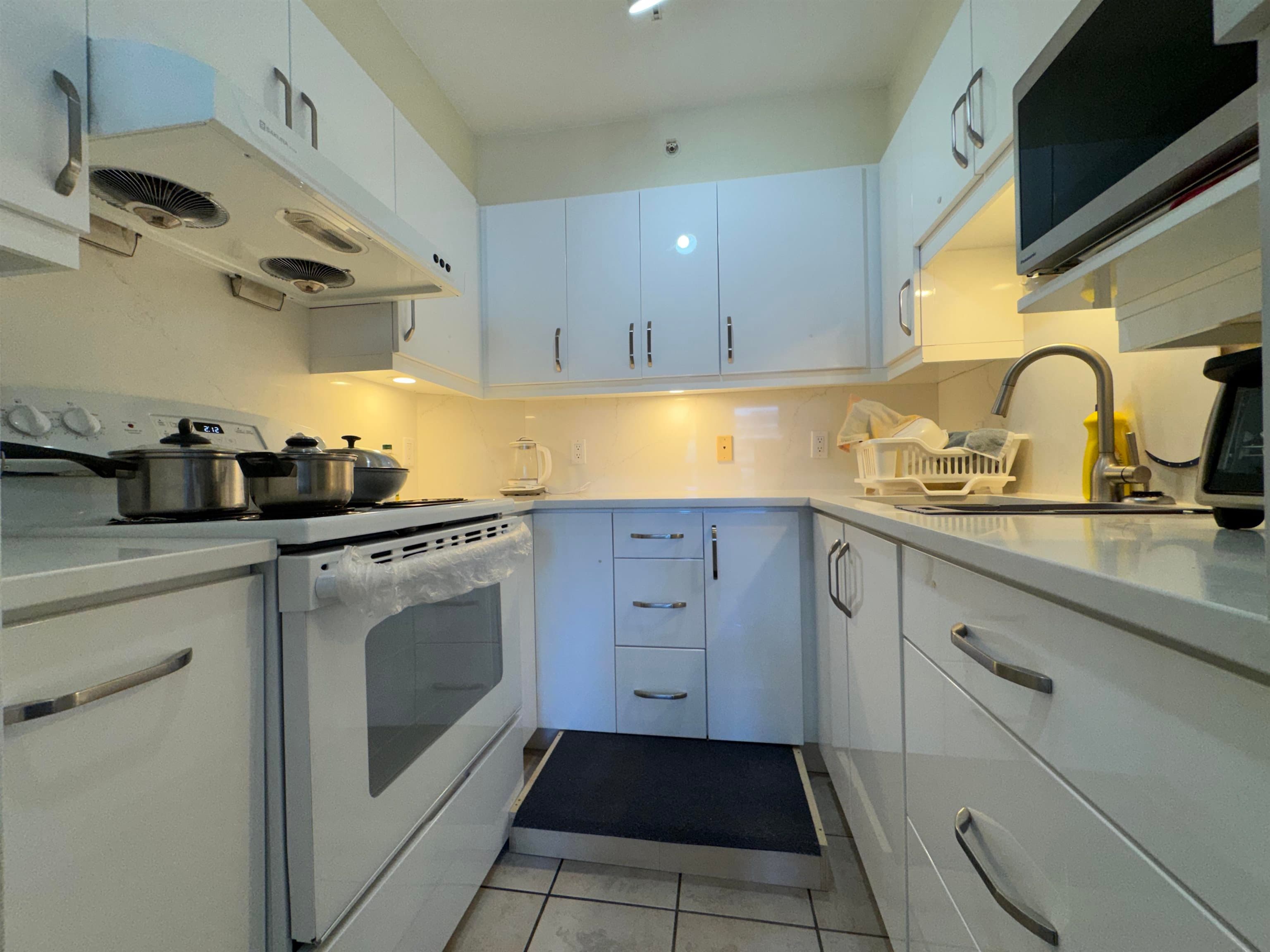 1206 - 6119 Cooney Road, Richmond, V6Y 4B7 — photo 2