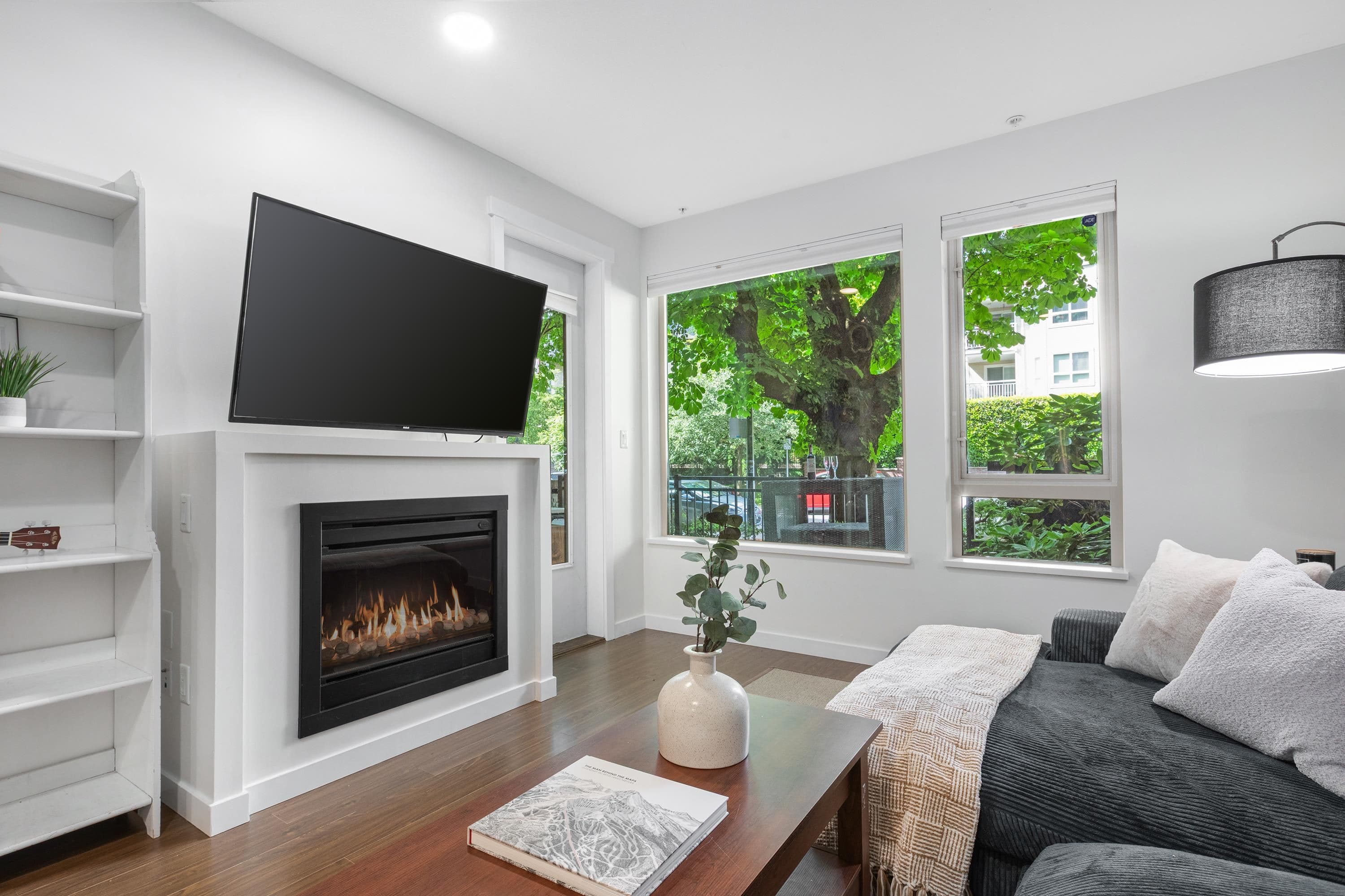 113 - 119 W 22nd Street, North Vancouver, V7M 0B4 — photo 2