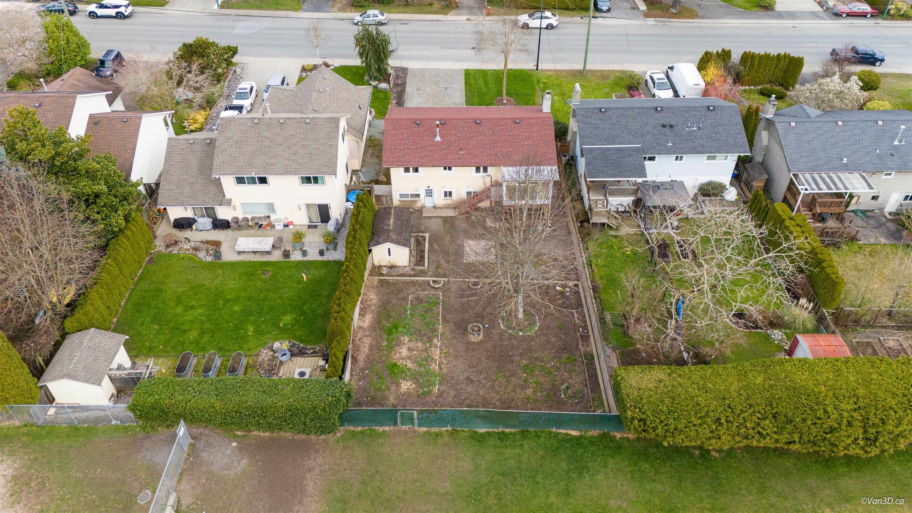 15894 Thrift Avenue, White Rock, V4B 2M8 — photo 2
