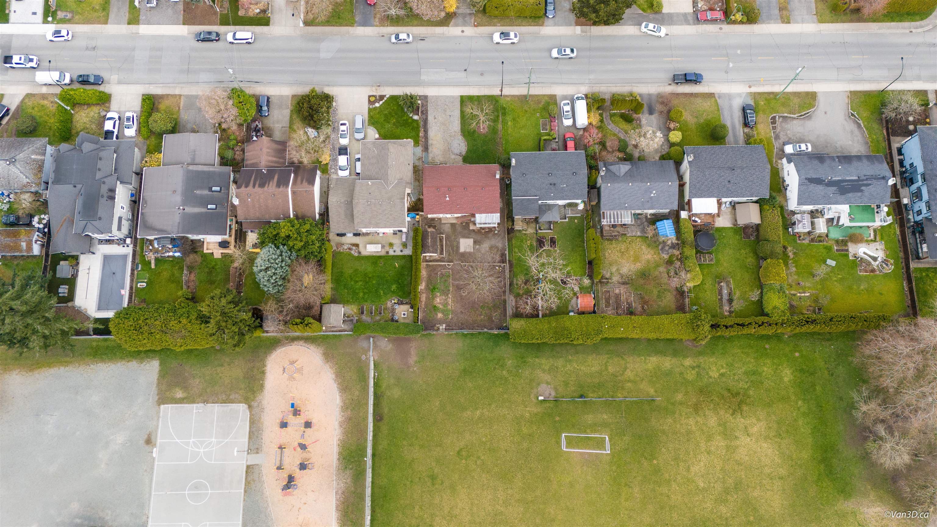 15894 Thrift Avenue, White Rock, V4B 2M8 — photo 3