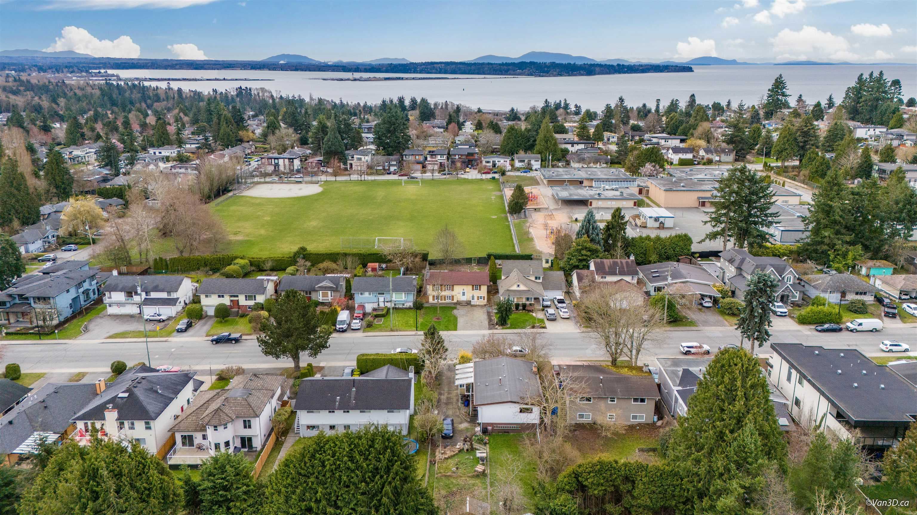 15894 Thrift Avenue, White Rock, V4B 2M8 — photo 4