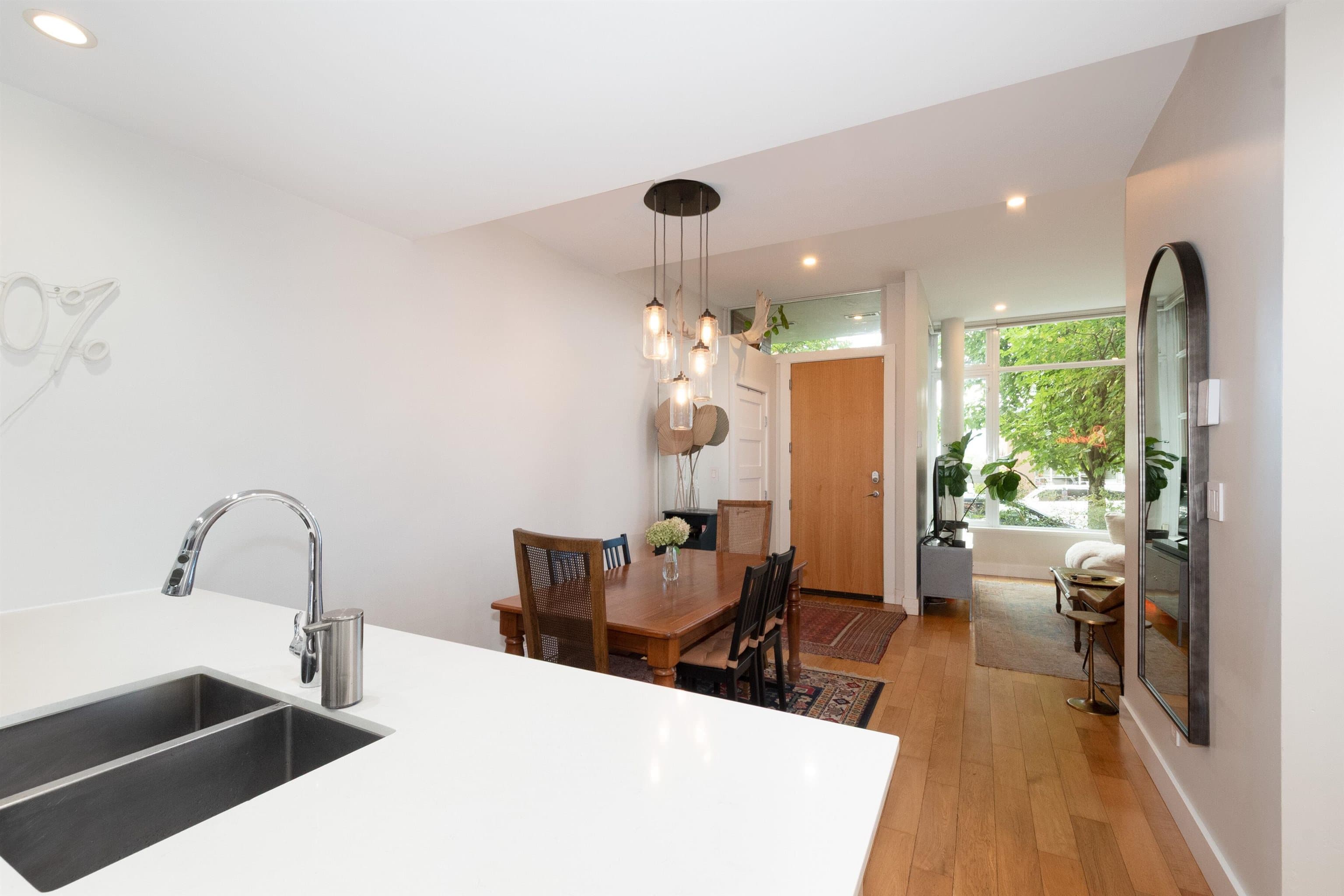 290 E 11th Avenue, Vancouver, V5T 2C3 — photo 2