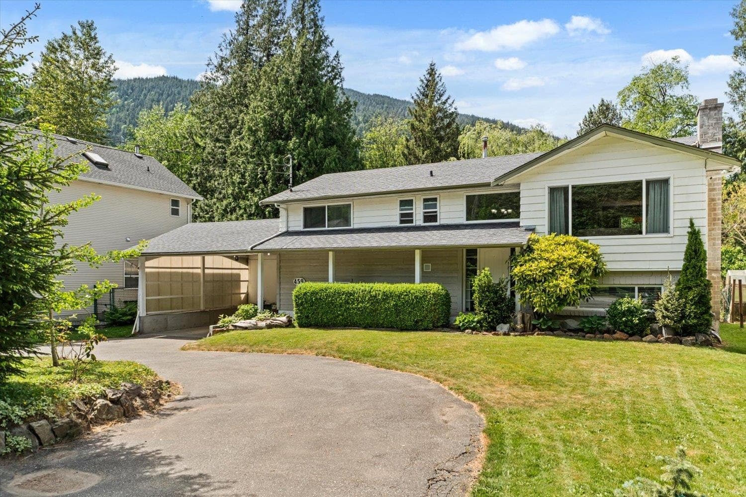 459 Naismith Avenue, Harrison Hot Springs, V0M 1K0 — photo 1
