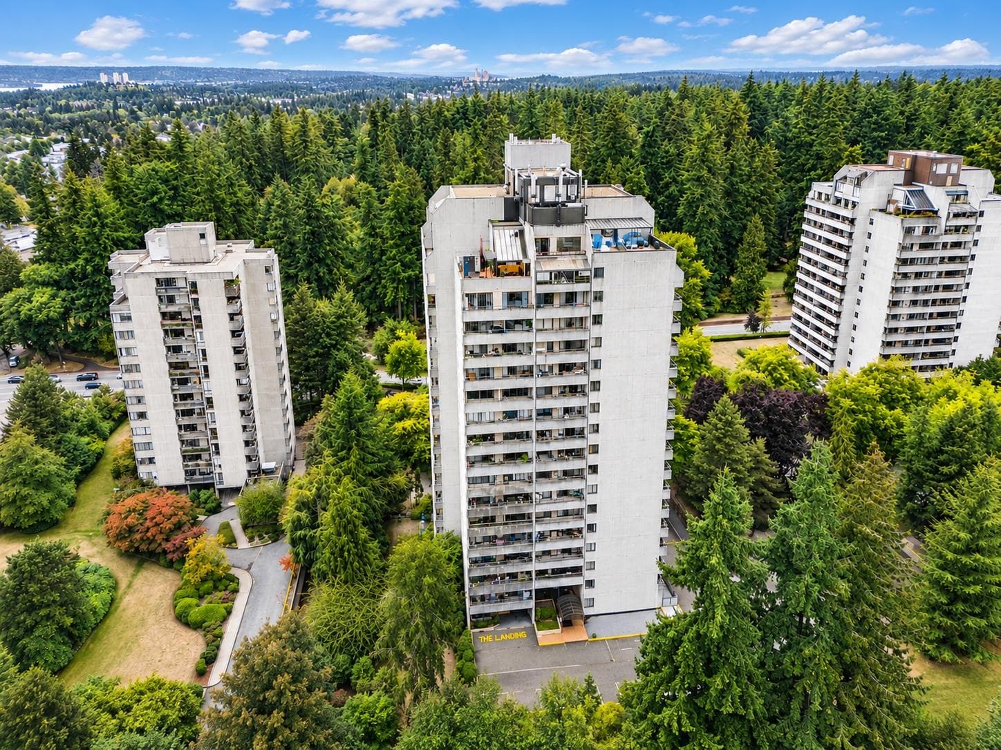 1608 - 6595 Willingdon Avenue, Burnaby, V5H 4E5 — photo 1