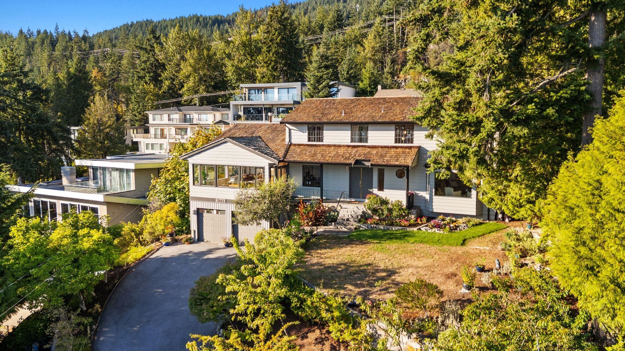 3845 Southridge Avenue, West Vancouver, V7V 3H9 — photo 1