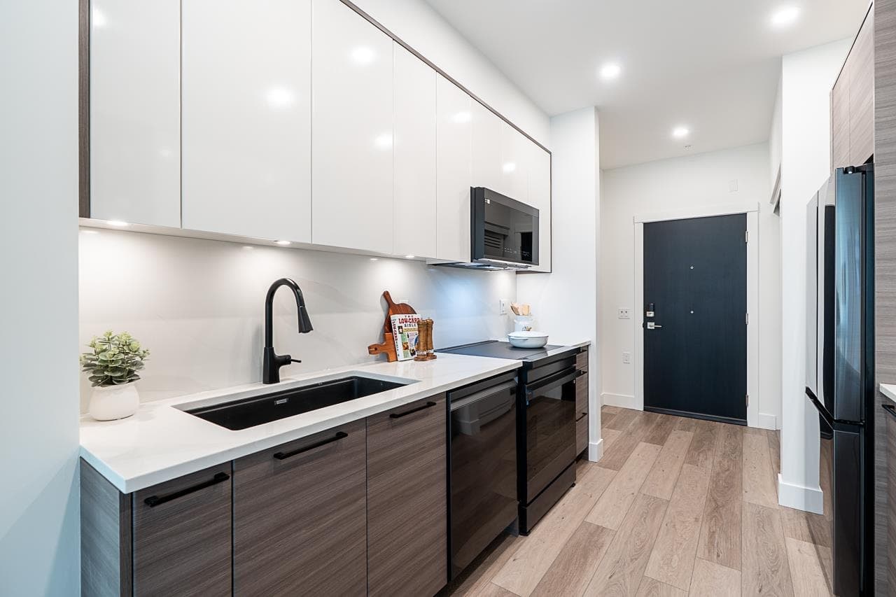 202 - 422 Lakewood Drive, Vancouver, V5L 0E8 — photo 2
