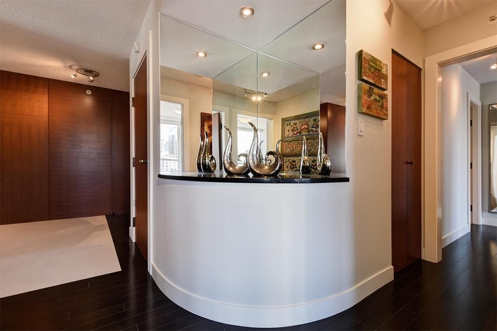 2106 - 1228 Marinaside Crescent, Vancouver, V6Z 2W4 — photo 2