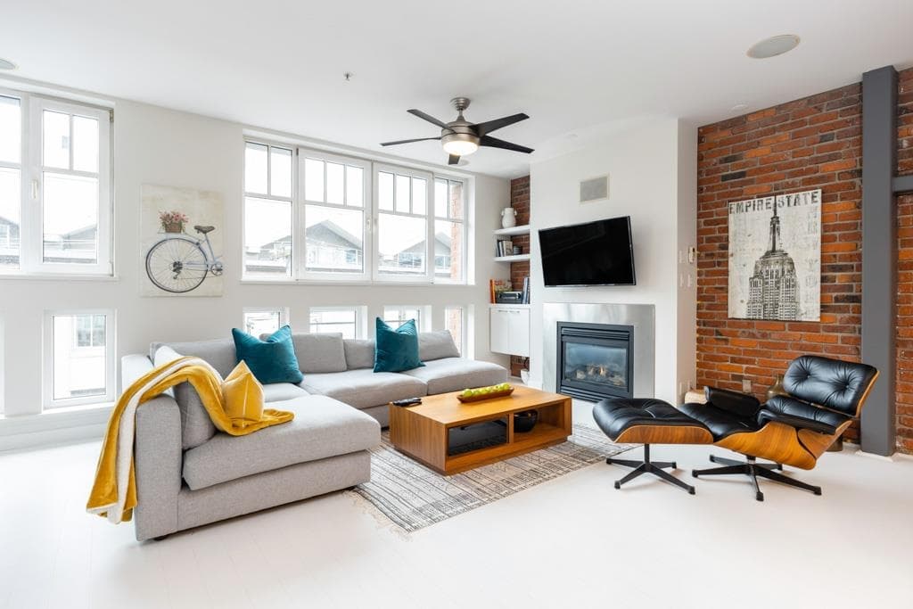410 - 1072 Hamilton Street, Vancouver, V6B 5P9 — photo 1