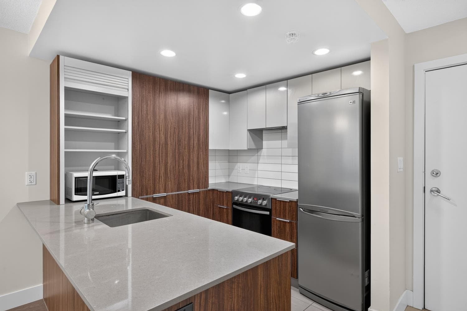 410 - 1088 Richards Street, Vancouver, V6B 0J8 — photo 3