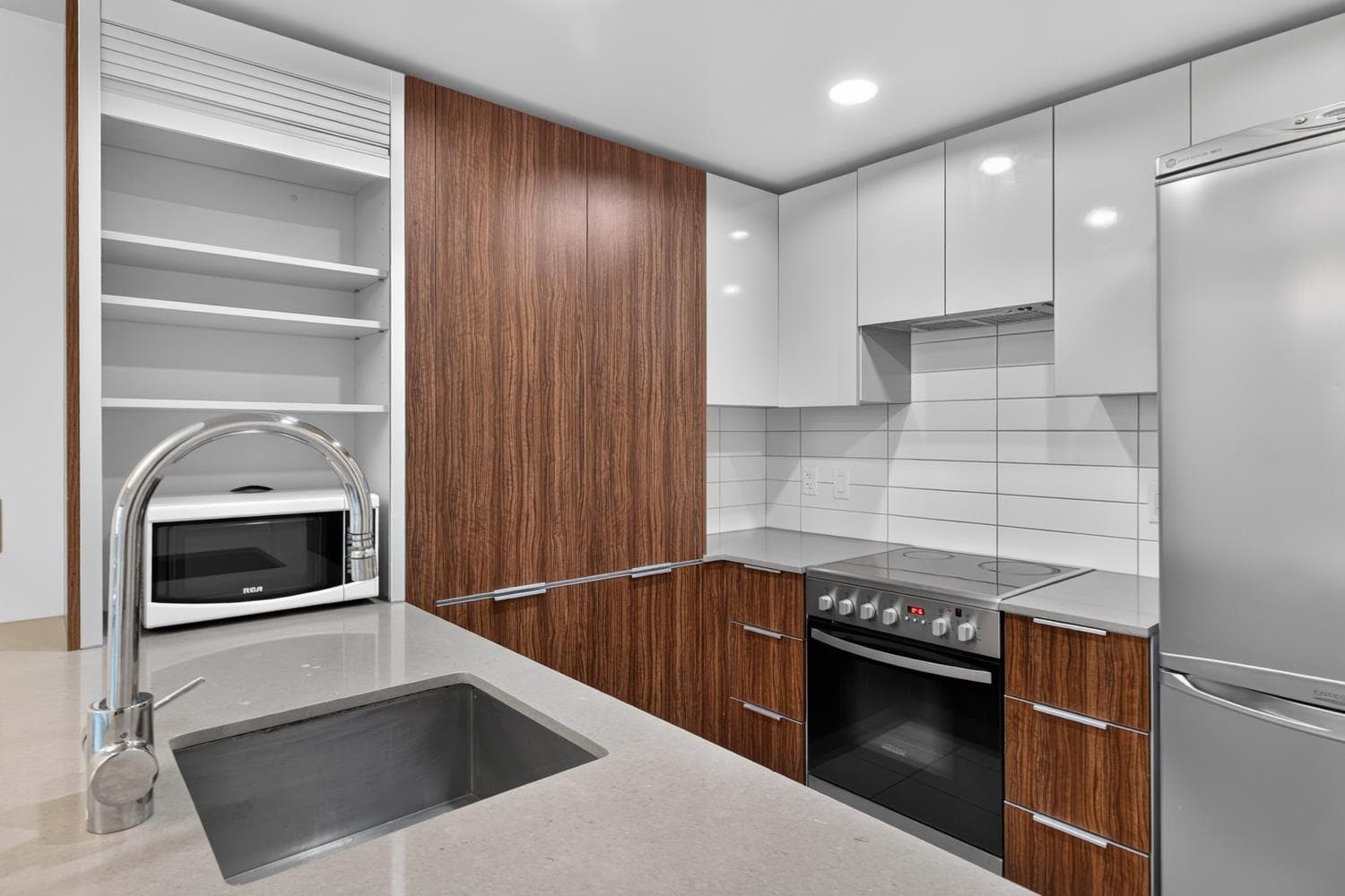 410 - 1088 Richards Street, Vancouver, V6B 0J8 — photo 4