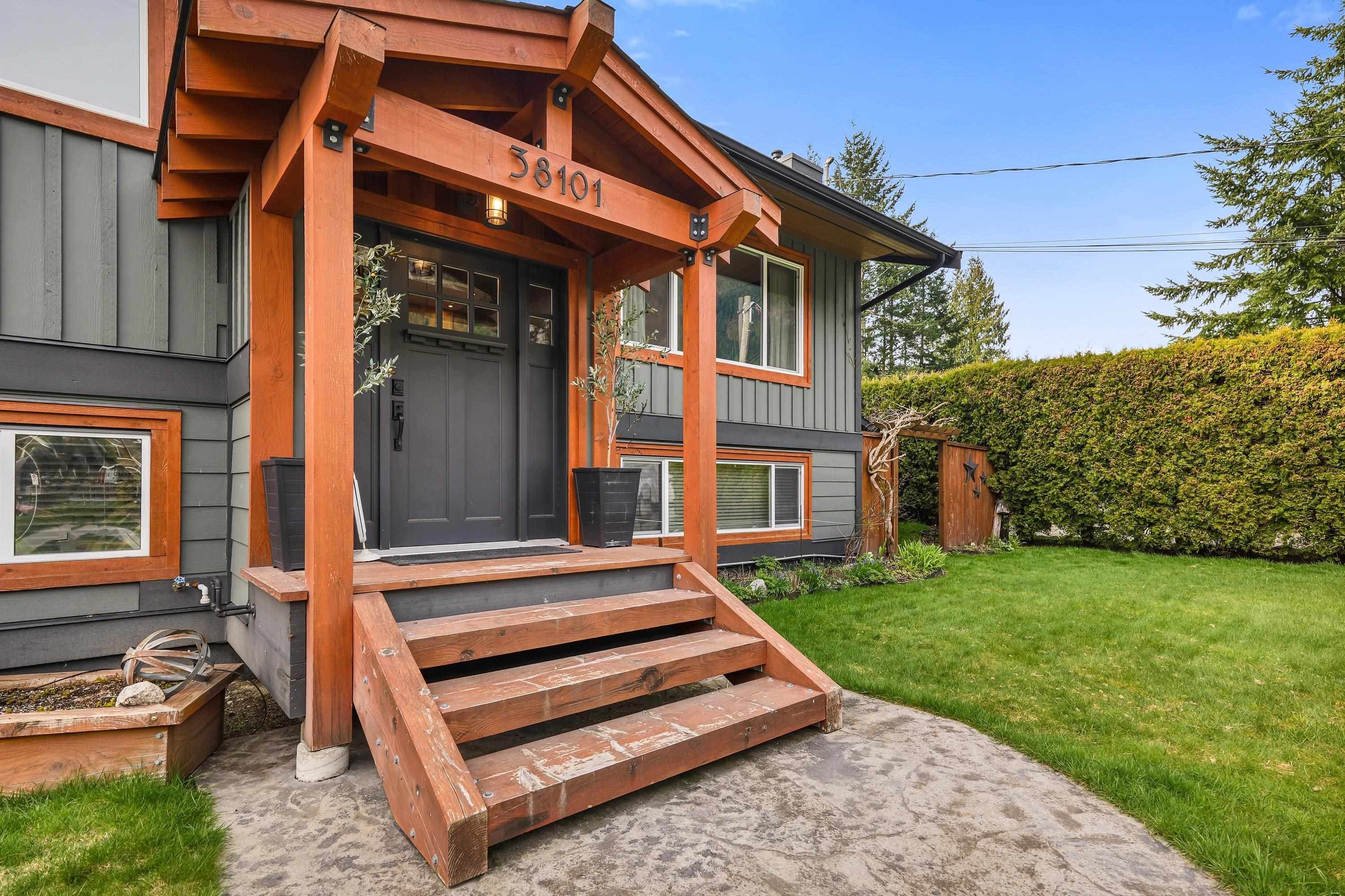 38101 Chestnut Avenue, Squamish, V8B 0X6 — photo 2