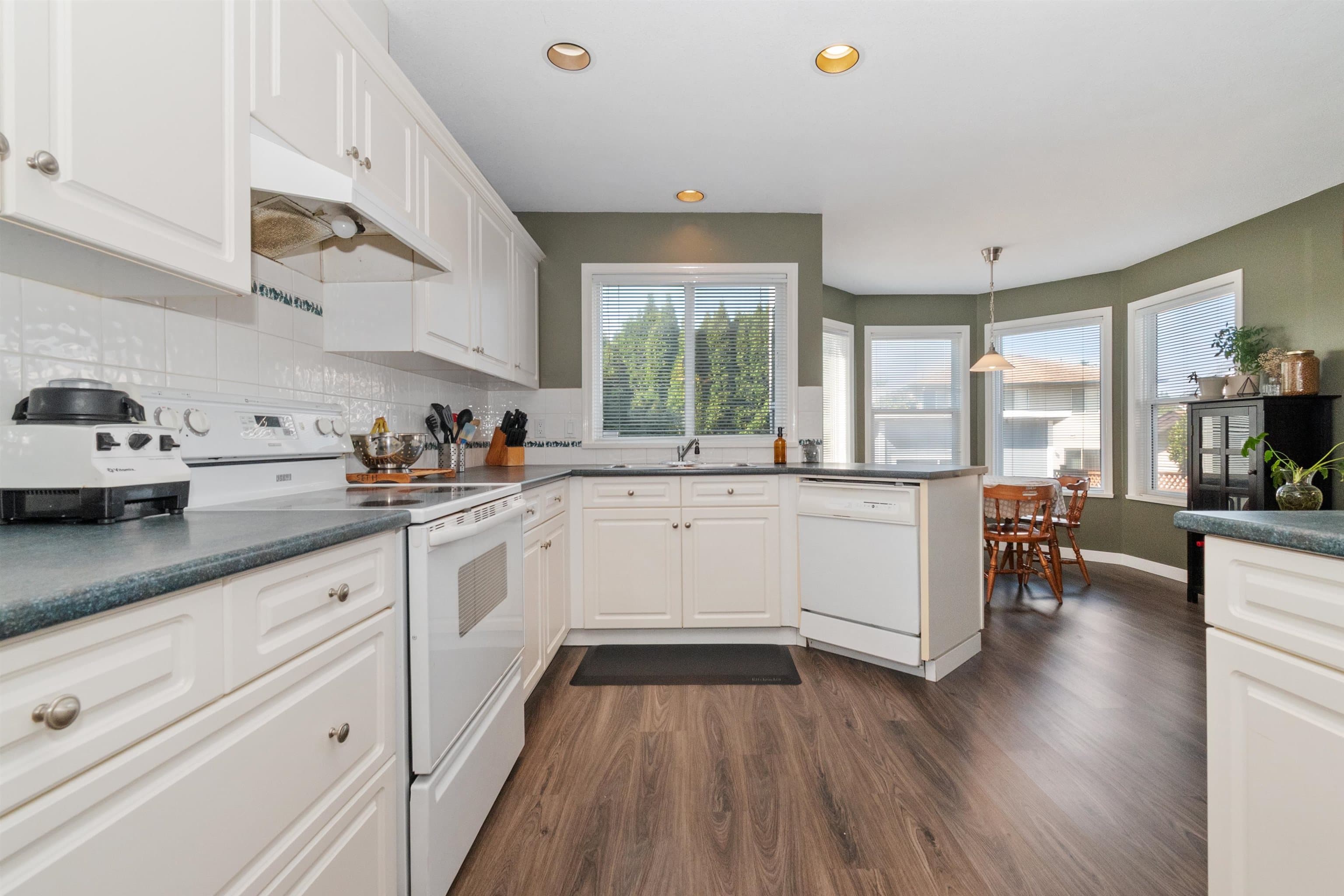 5683 Montesina Place, Chilliwack, V2R 3N8 — photo 4