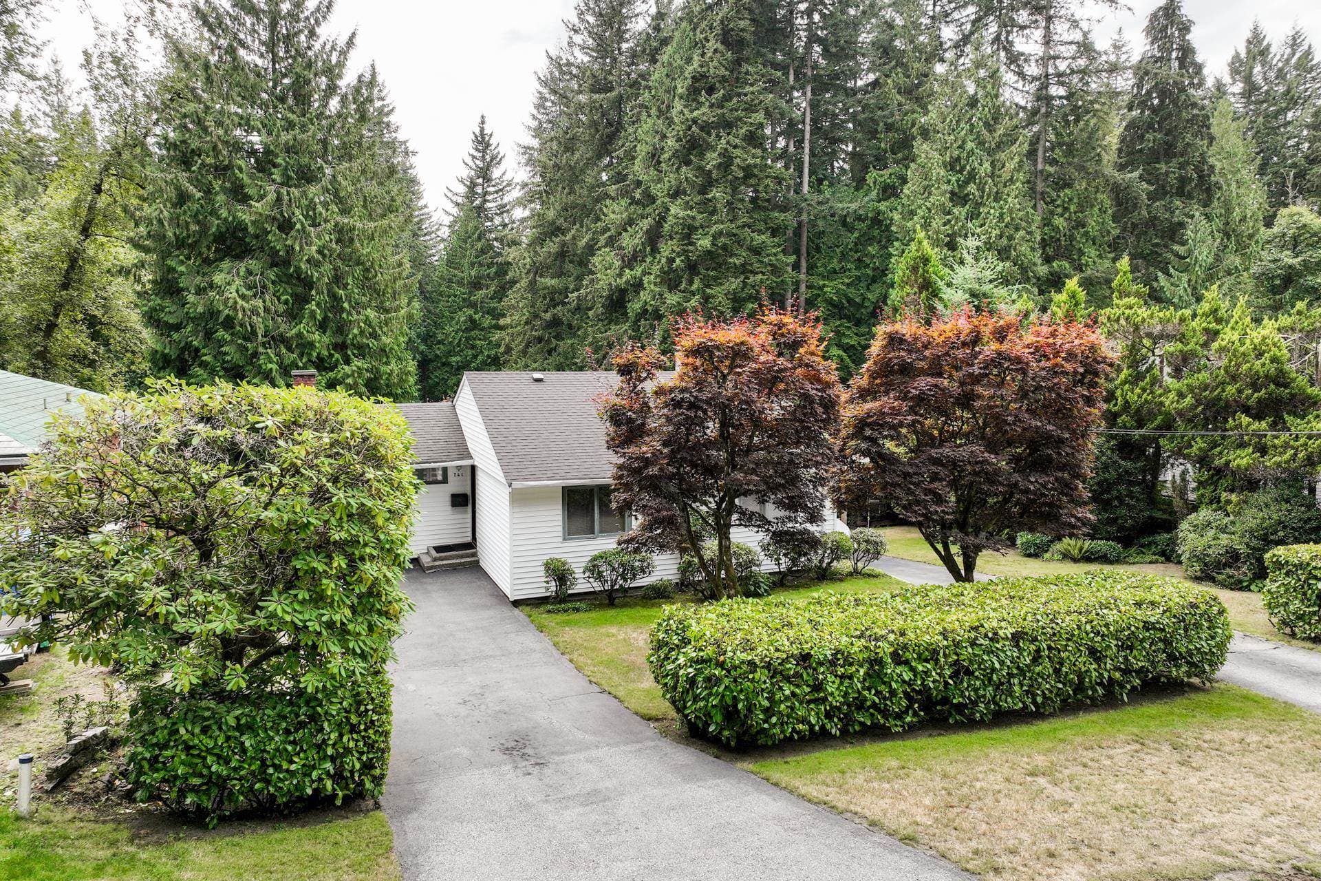 741 Wellington Drive, North Vancouver, V7K 1K8 — photo 4