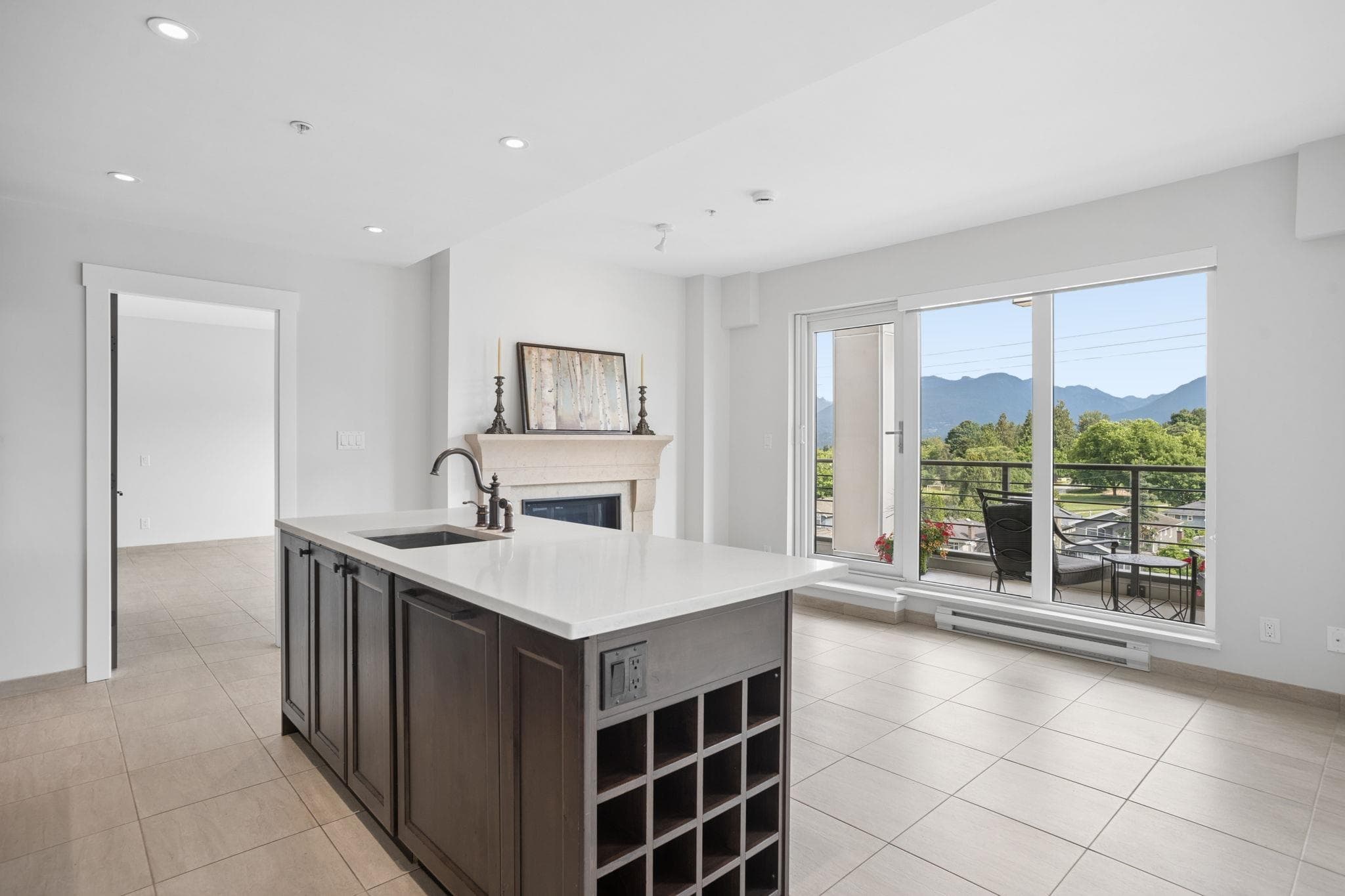 301 - 4721 Hastings Street, Burnaby, V5C 2K8 — photo 4