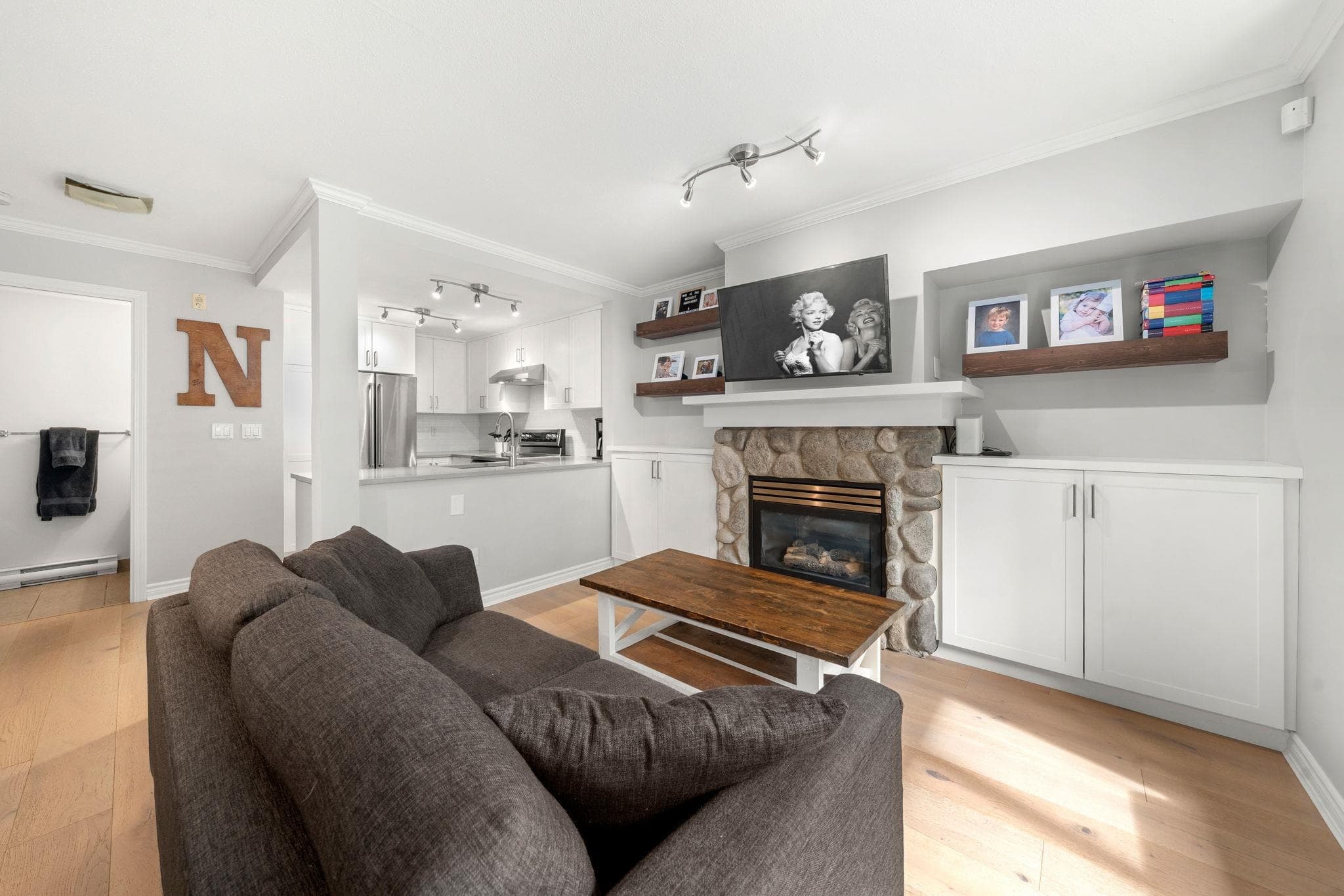 6 - 1073 Lynn Valley Road, North Vancouver, V7J 1Z6 — photo 3