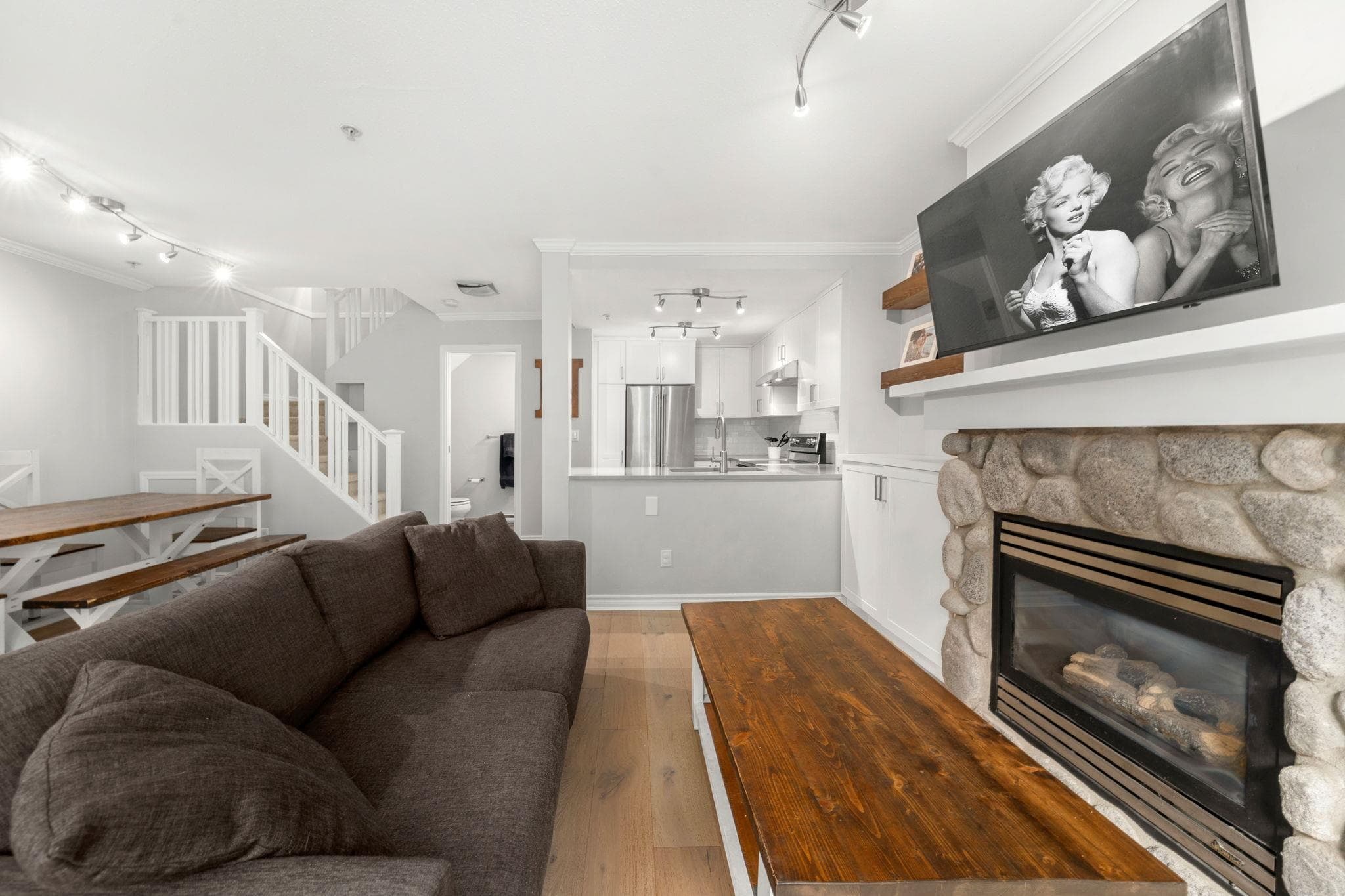 6 - 1073 Lynn Valley Road, North Vancouver, V7J 1Z6 — photo 4