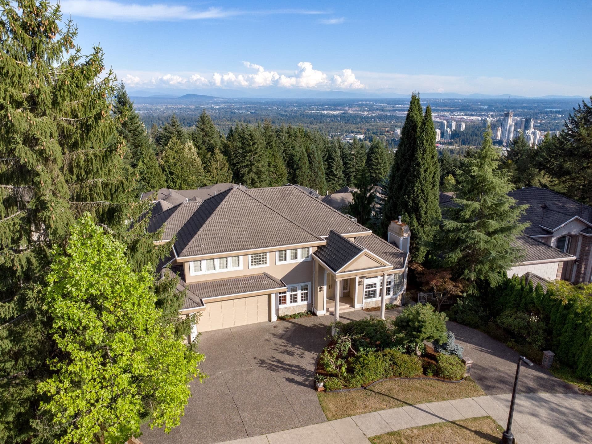 1535 Parkway Boulevard, Coquitlam, V3E 2Y5 — photo 2