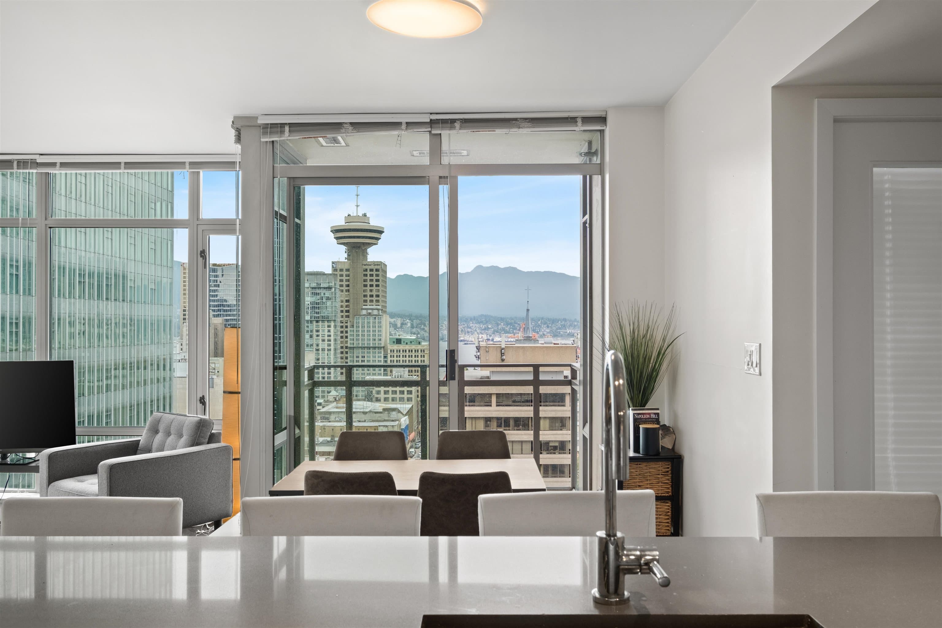 2106 - 788 Richards Street, Vancouver, V6B 0C7 — photo 5