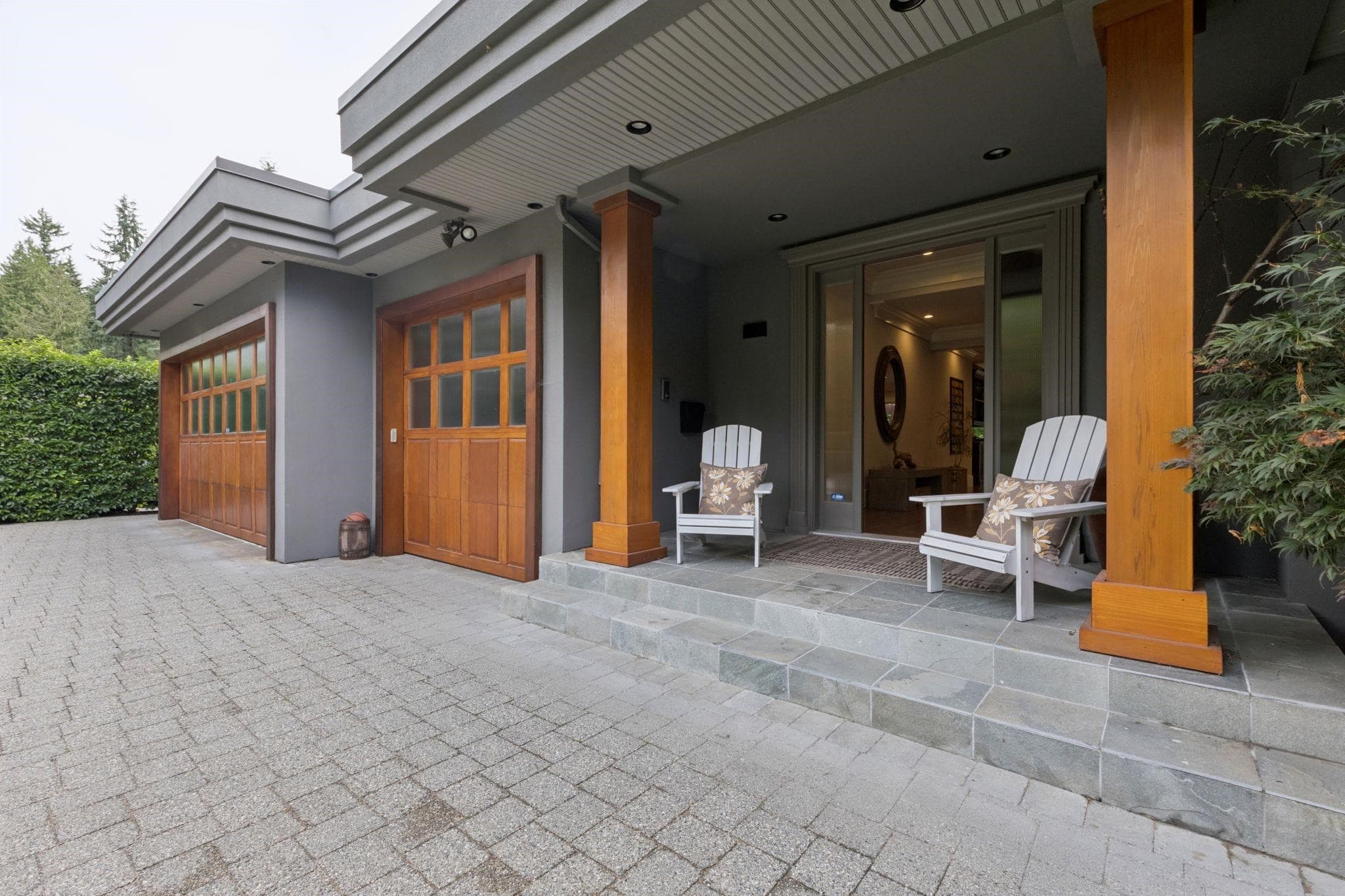 4176 Virginia Crescent, North Vancouver, V7R 3Z6 — photo 2