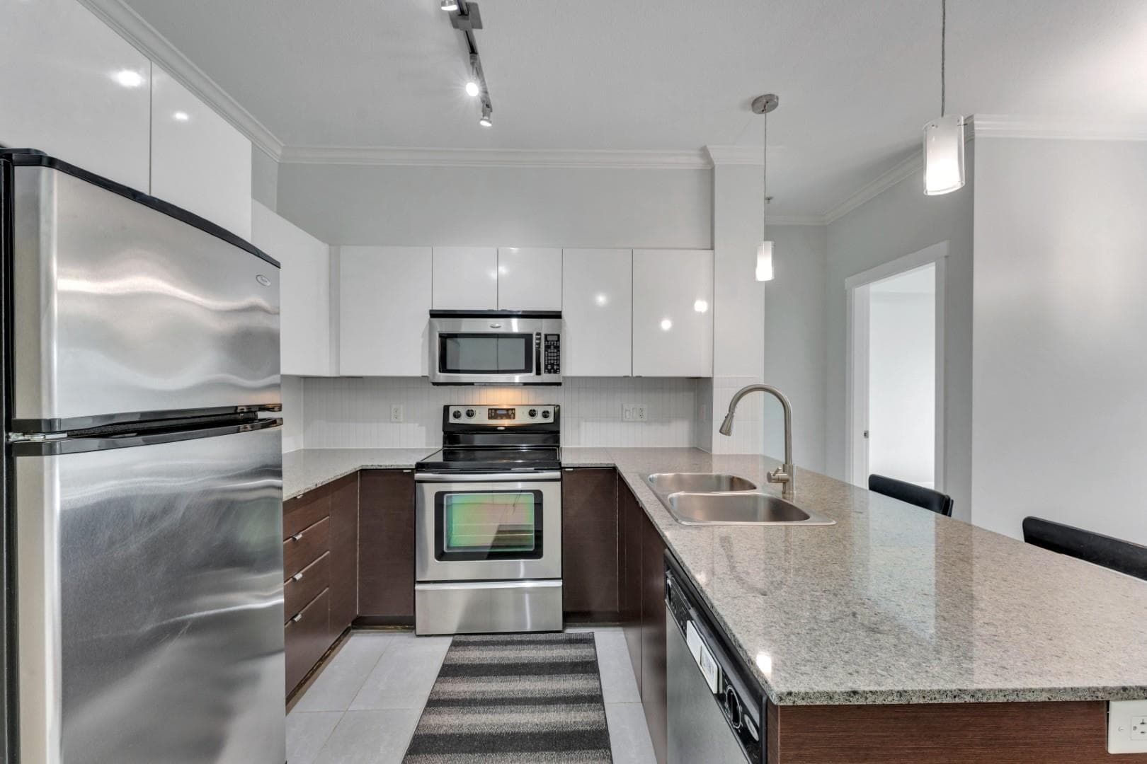 335 - 13733 107a Avenue, Surrey, V3T 0B7 — photo 4