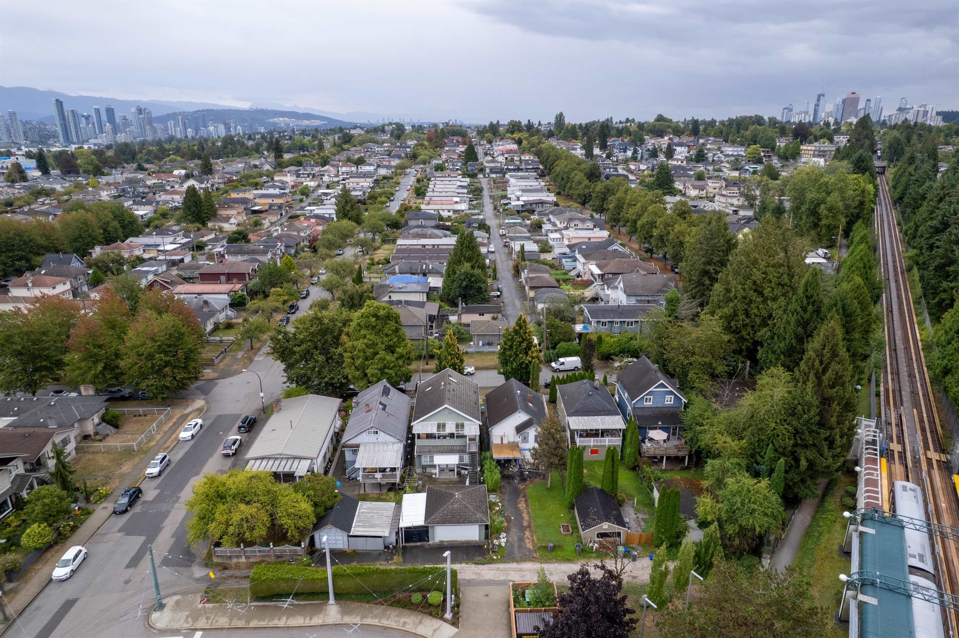 2474 E 24th Avenue, Vancouver, V5R 5X6 — photo 3