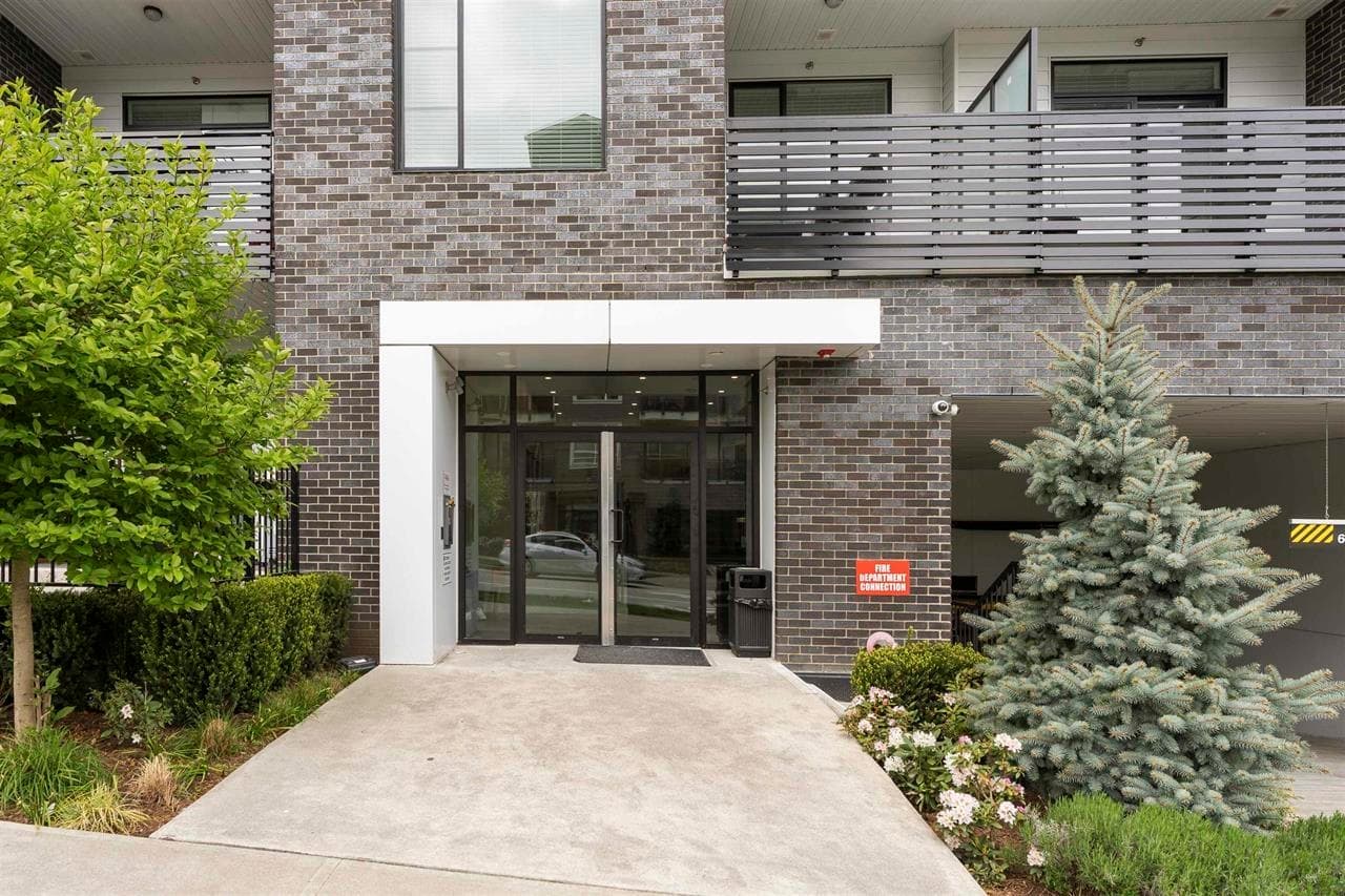402 - 13623 81a Avenue, Surrey, V3W 3N7 — photo 2