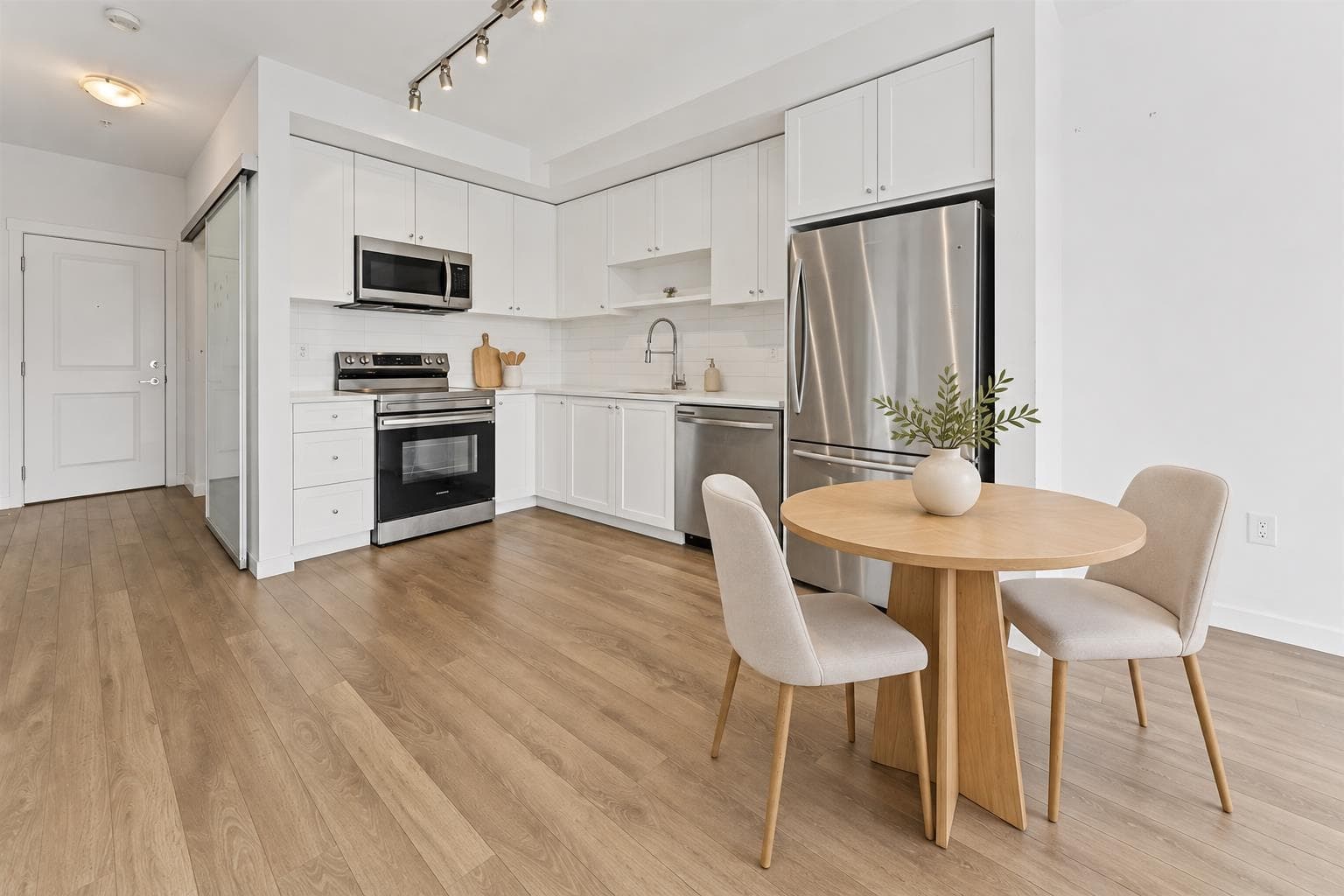 402 - 13623 81a Avenue, Surrey, V3W 3N7 — photo 5