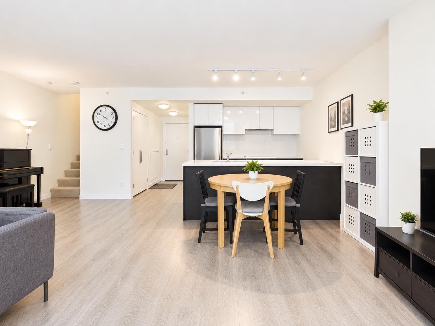 6335 Silver Avenue, Burnaby, V5H 0C3 — photo 2