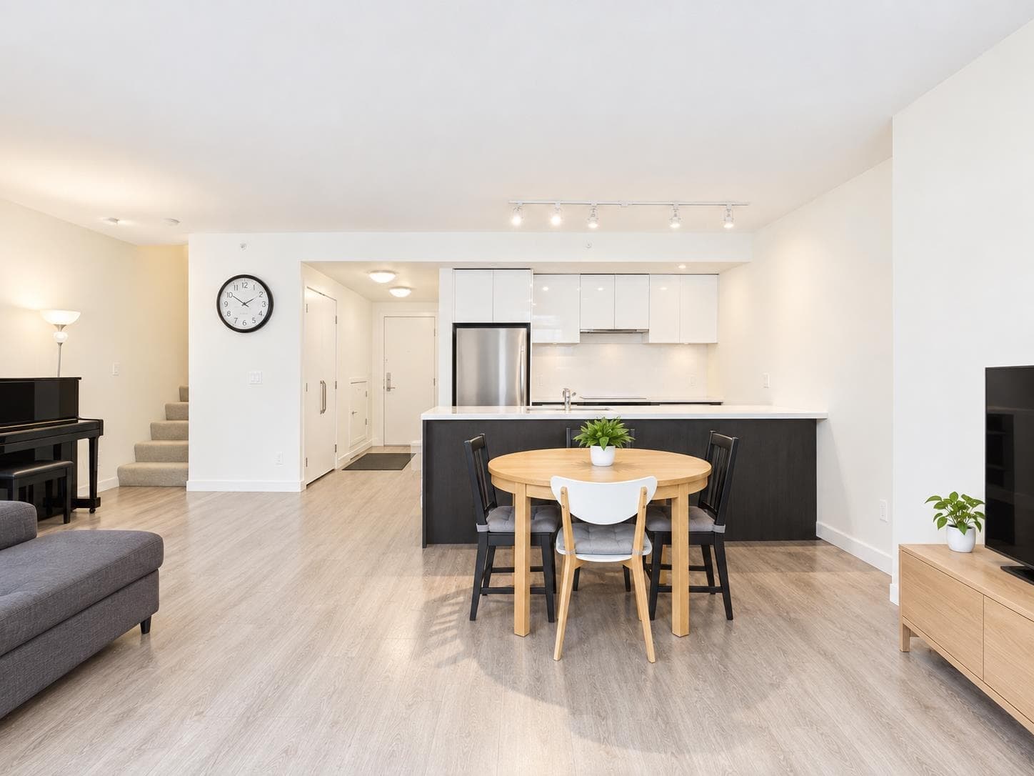 6335 Silver Avenue, Burnaby, V5H 0C3 — photo 3