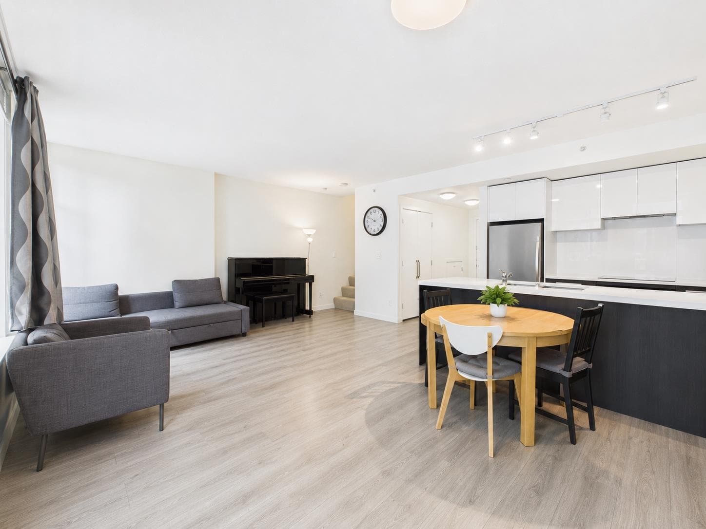 6335 Silver Avenue, Burnaby, V5H 0C3 — photo 1