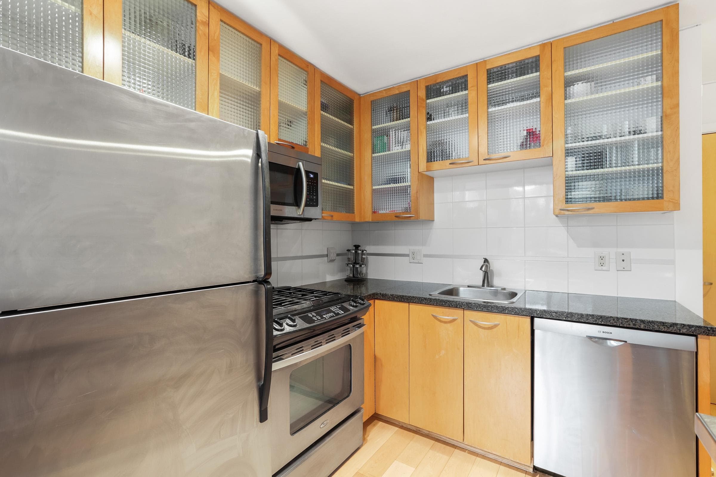 504 - 969 Richards Street, Vancouver, V6B 1A8 — photo 5