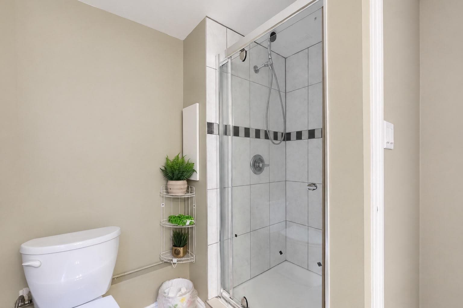 4158 Kenny Court, Burnaby, V5J 1L3 — photo 4
