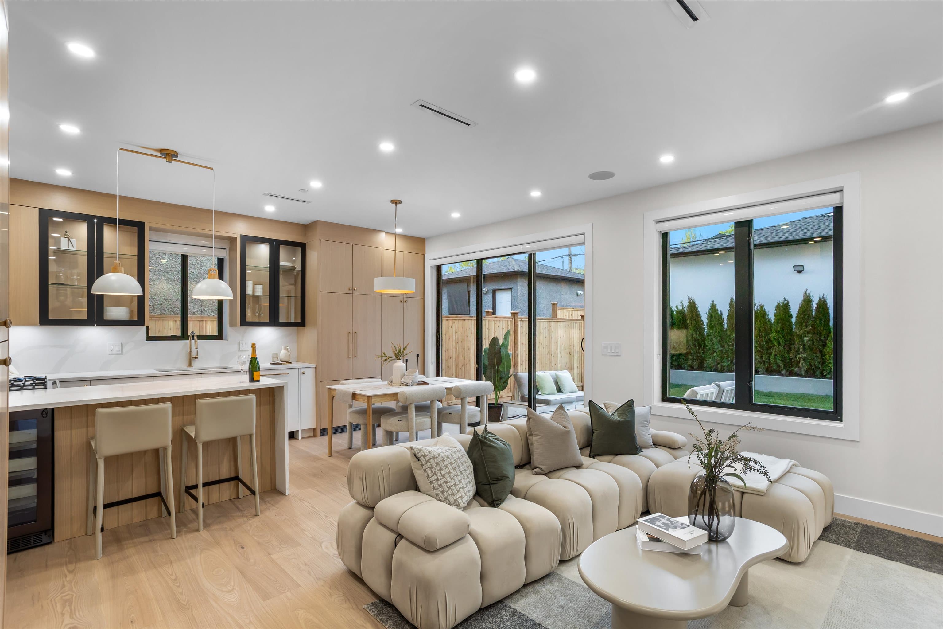 2 - 165 E 45th Avenue, Vancouver, V5W 1W8 — photo 1
