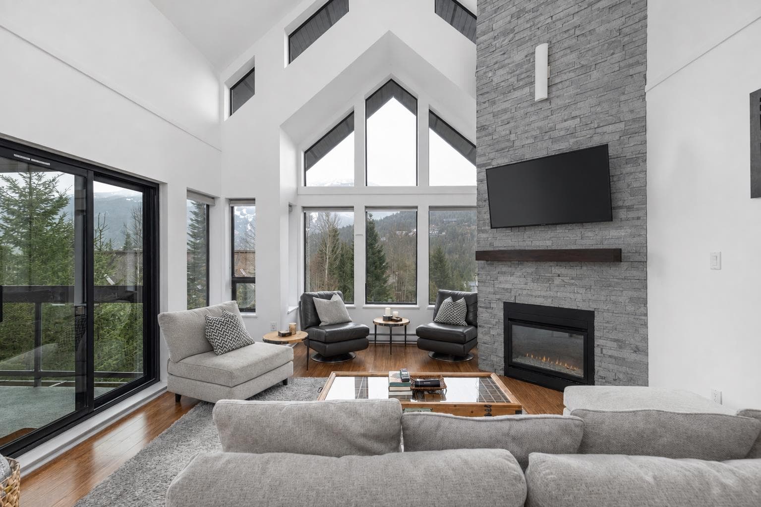 302 - 3212 Blueberry Drive, Whistler, V8E 0T5 — photo 3