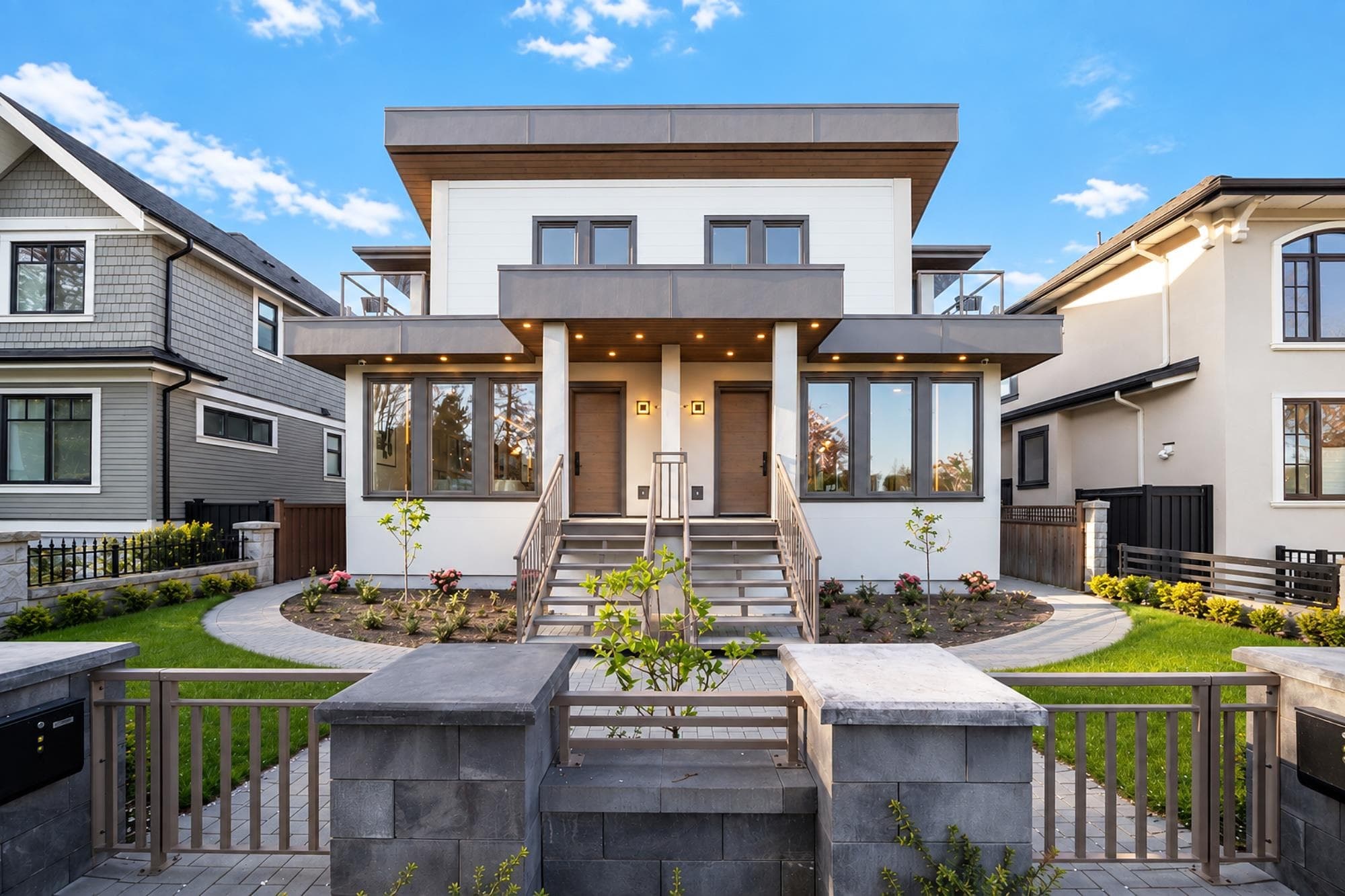 2455 W 10th Avenue, Vancouver, V6K 2J4 — photo 1