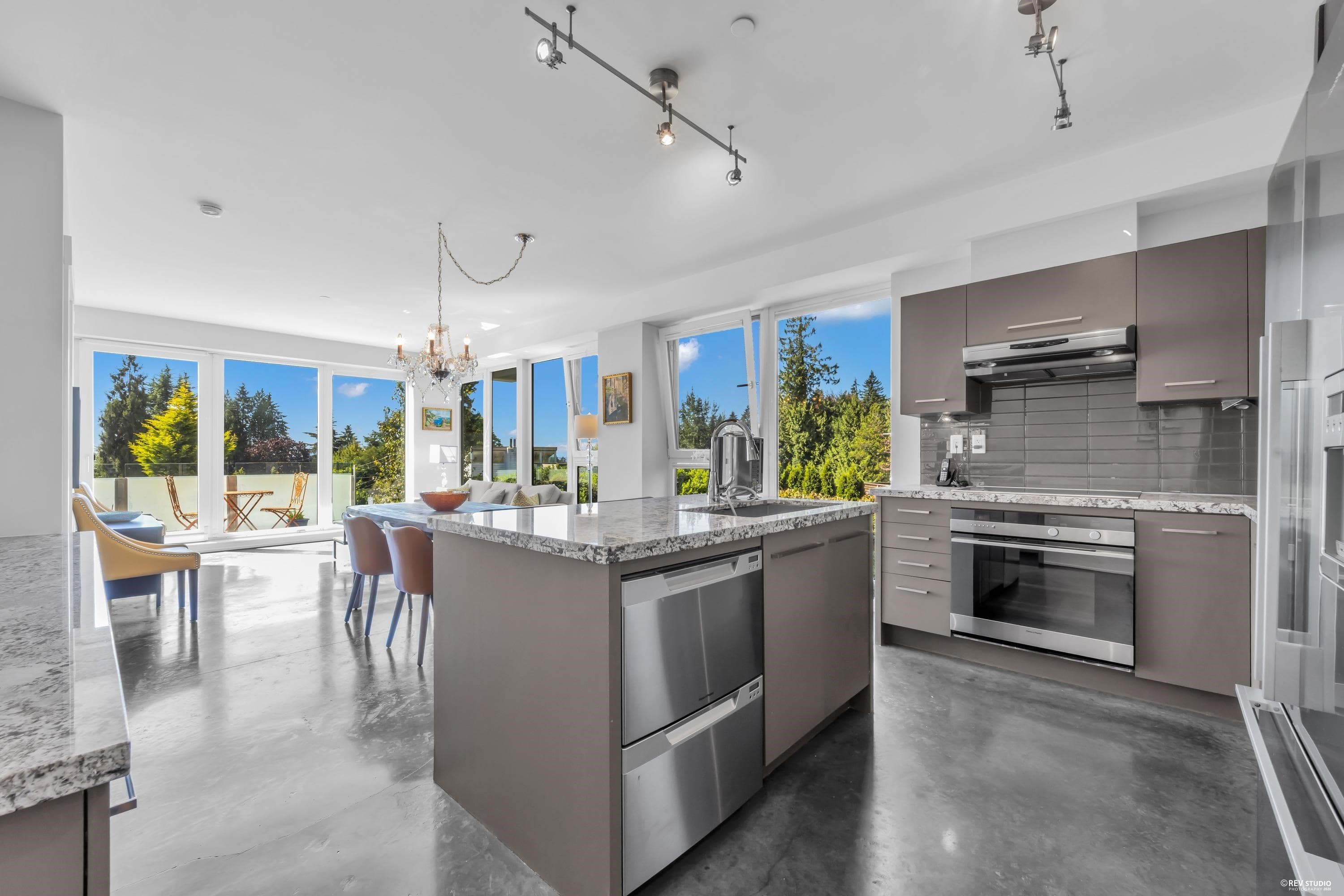 201 - 650 Evergreen Place, North Vancouver, V7N 0A5 — photo 2