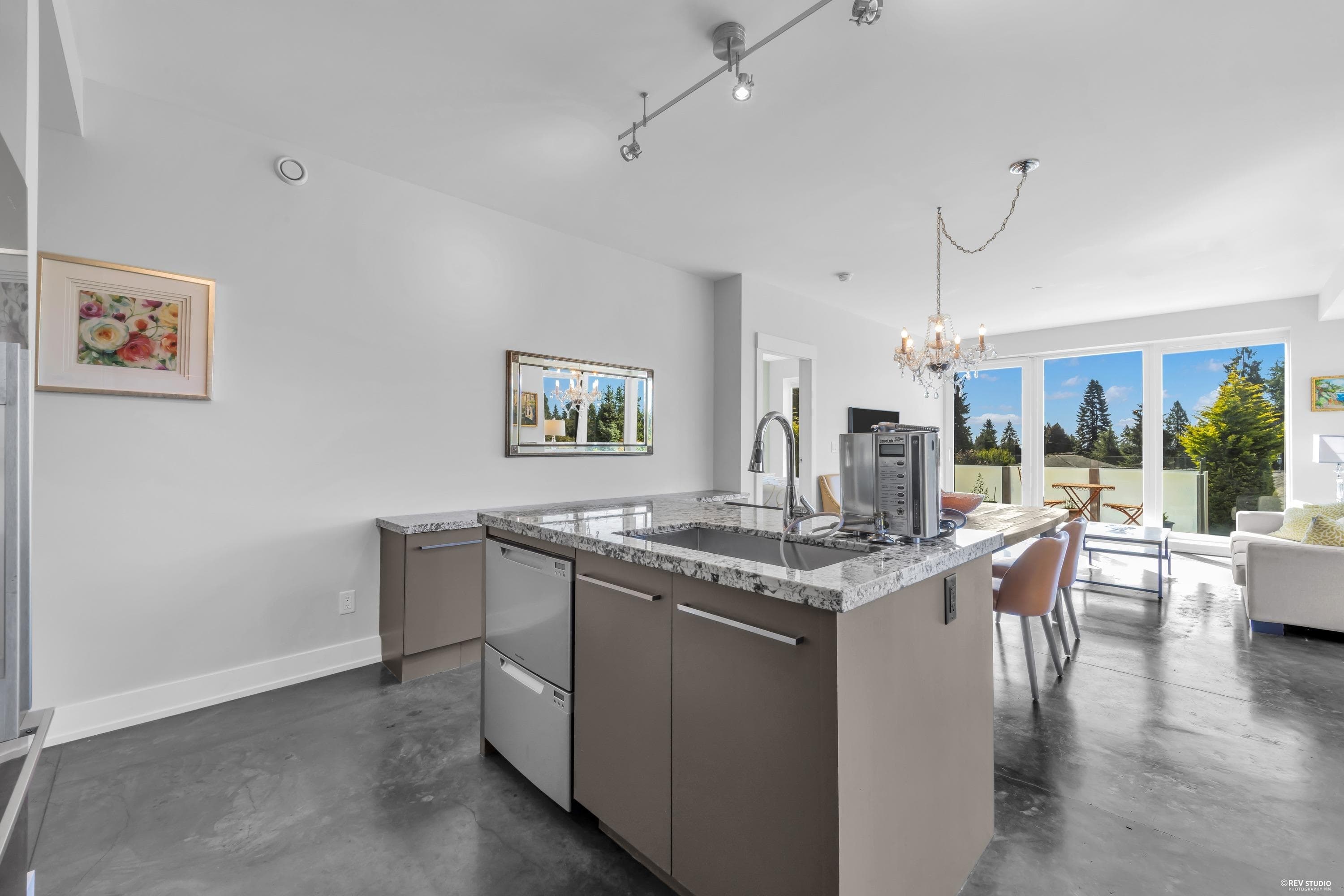 201 - 650 Evergreen Place, North Vancouver, V7N 0A5 — photo 4