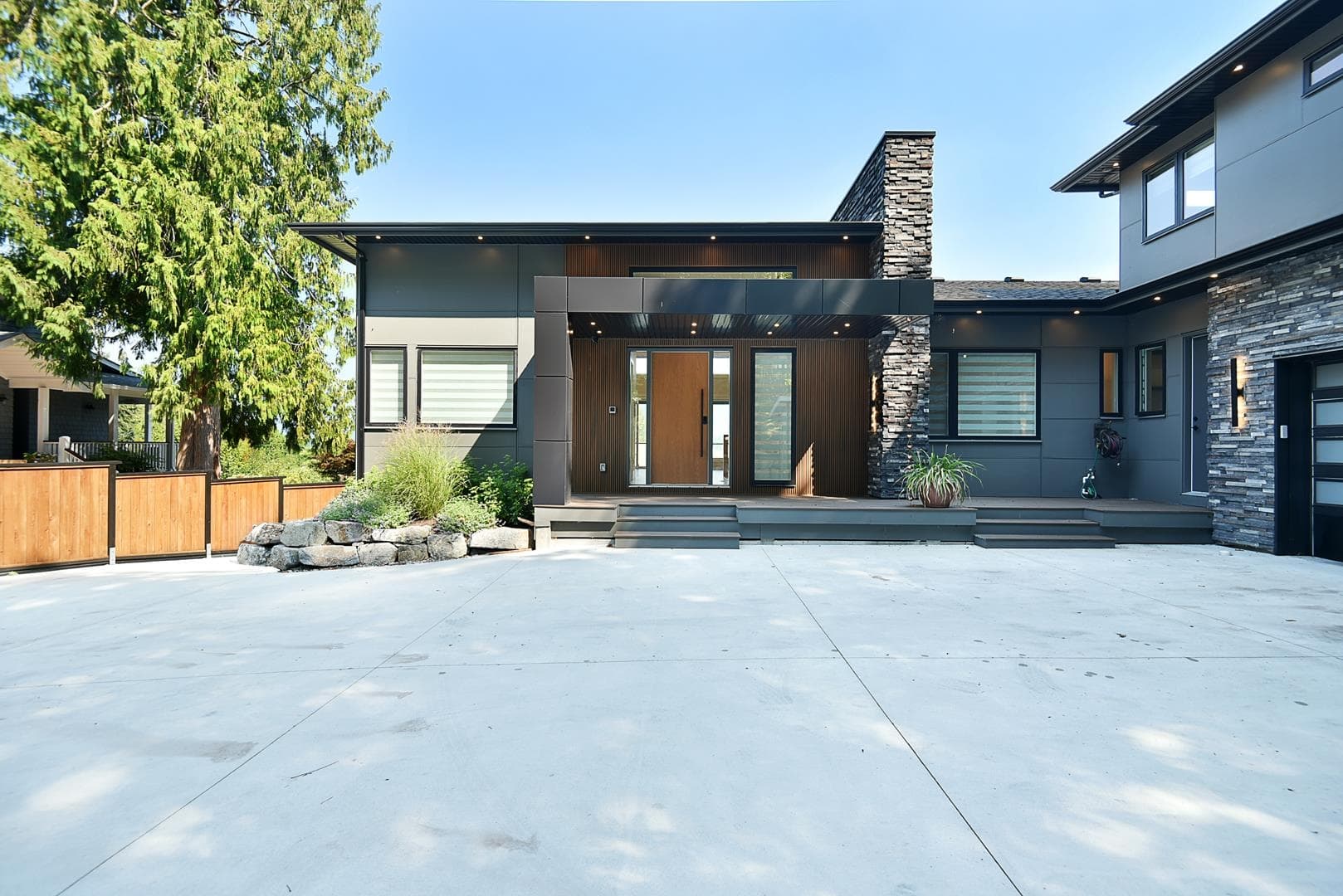 6555 N Gale Avenue, Sechelt, V7Z 0L1 — photo 2