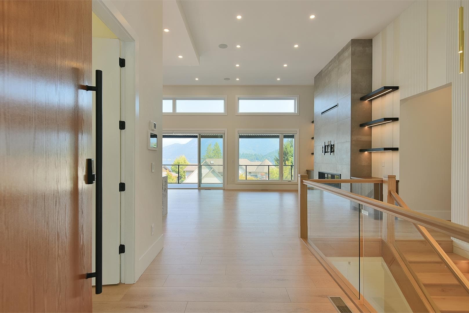 6555 N Gale Avenue, Sechelt, V7Z 0L1 — photo 3