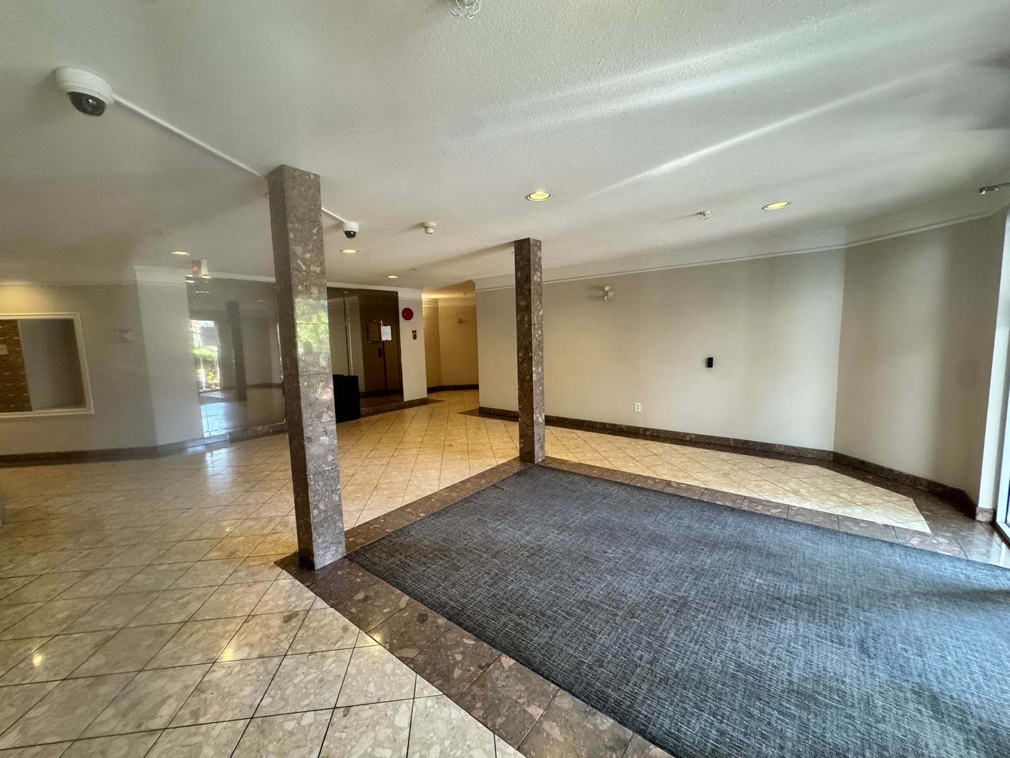209 - 7171 121 Street, Surrey, V3W 1G9 — photo 2