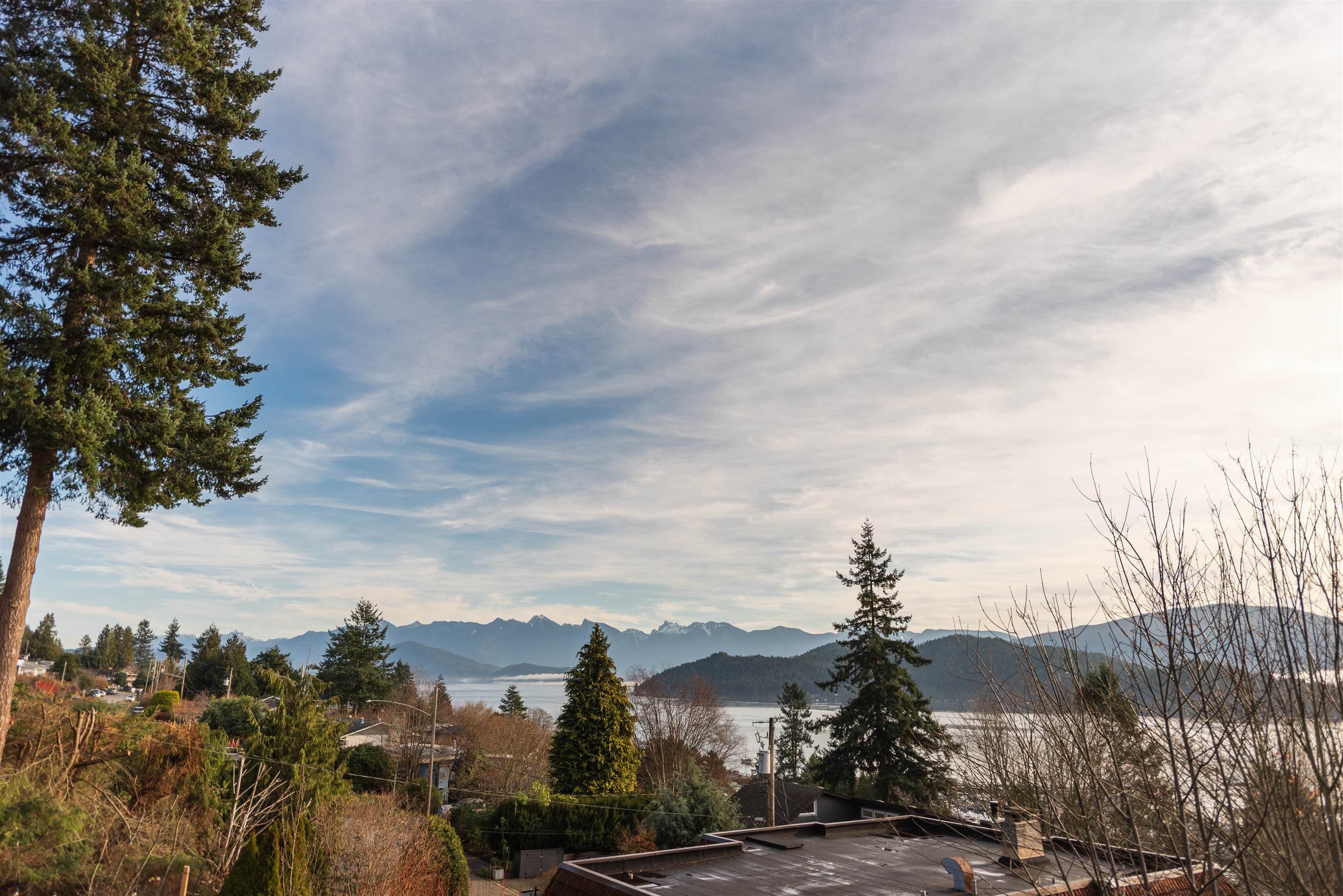 476 Abbs Road, Gibsons, V0N 1V8 — photo 1