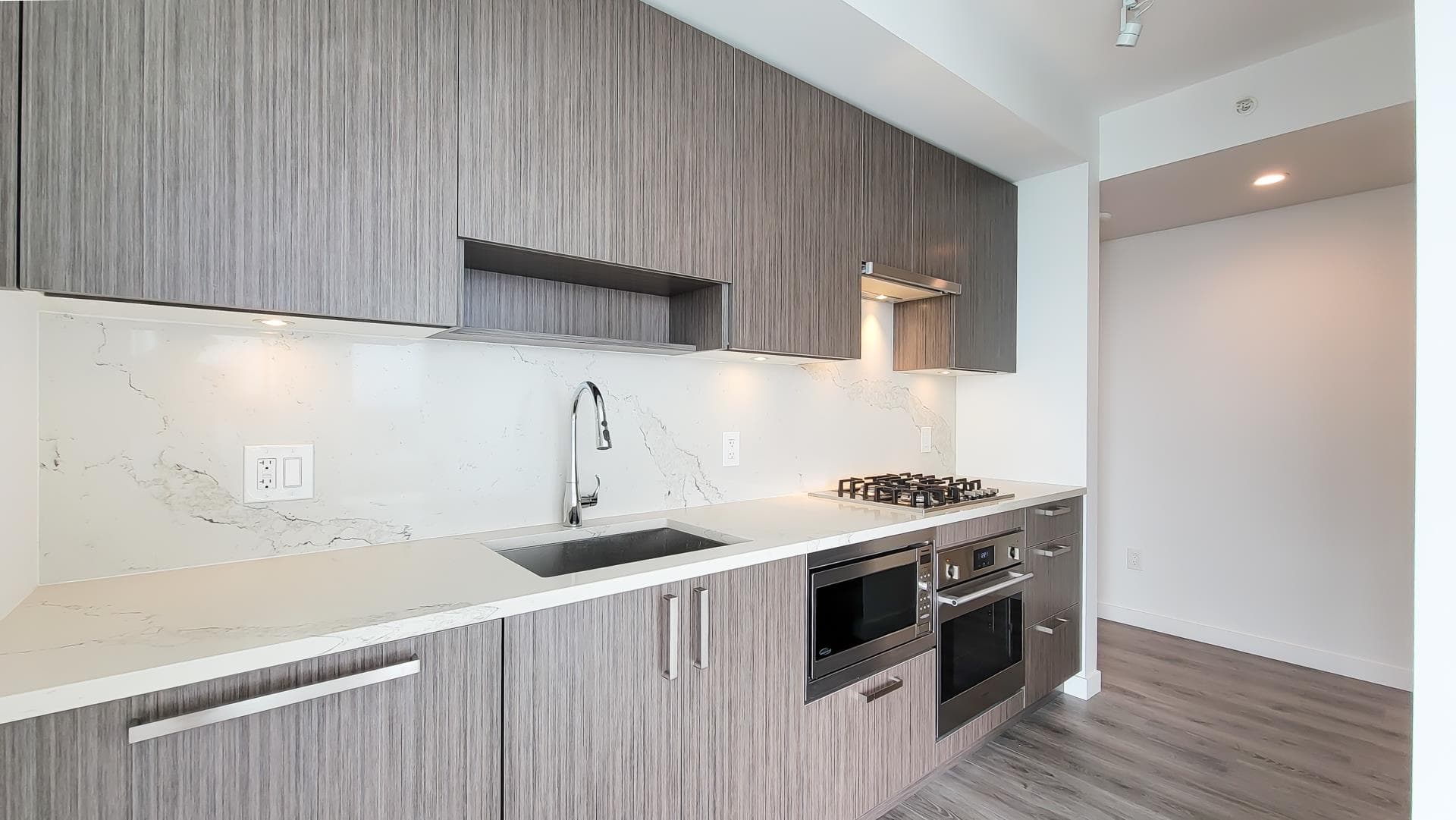 3608 - 13350 Central Avenue, Surrey, V3T 0S1 — photo 5