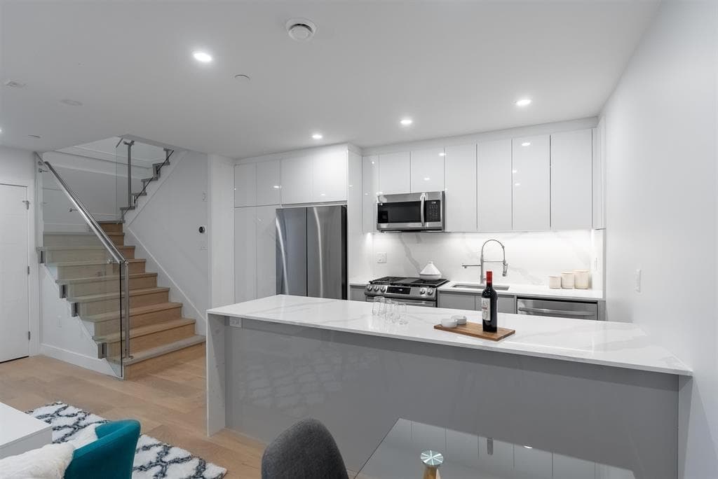 2881 E Georgia Street, Vancouver, V5K 2K3 — photo 3