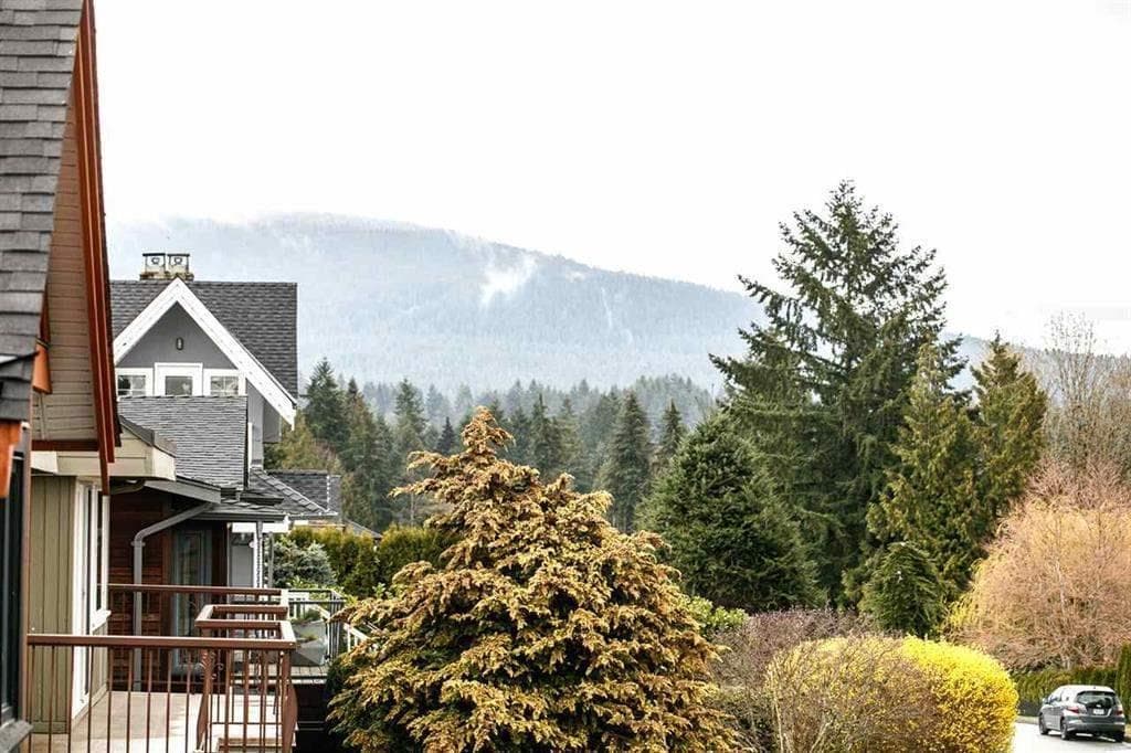 1132 Cloverley Street, North Vancouver, V7L 1N6 — photo 2