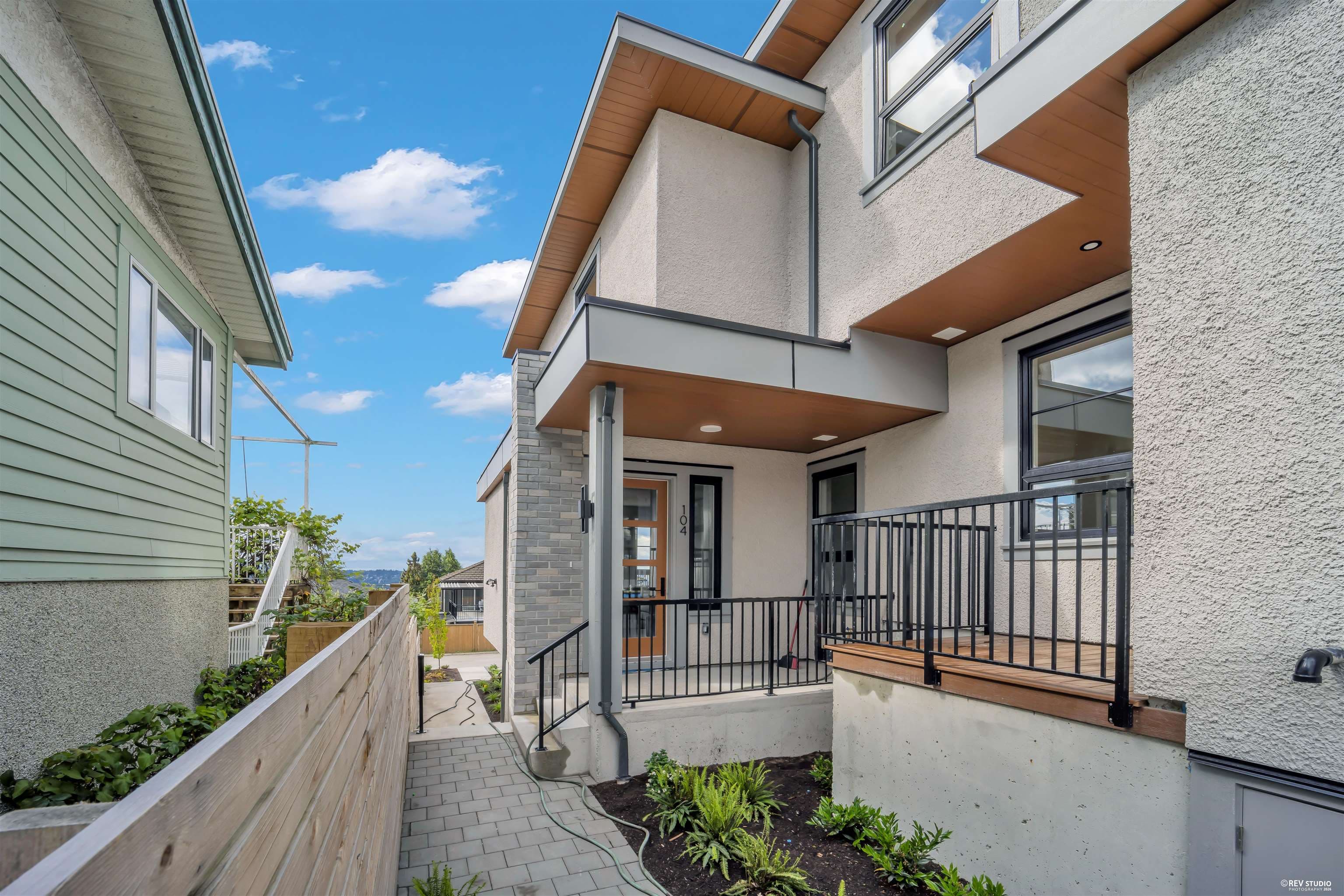 946 Dansey Avenue, Coquitlam, V3K 3G7 — photo 4