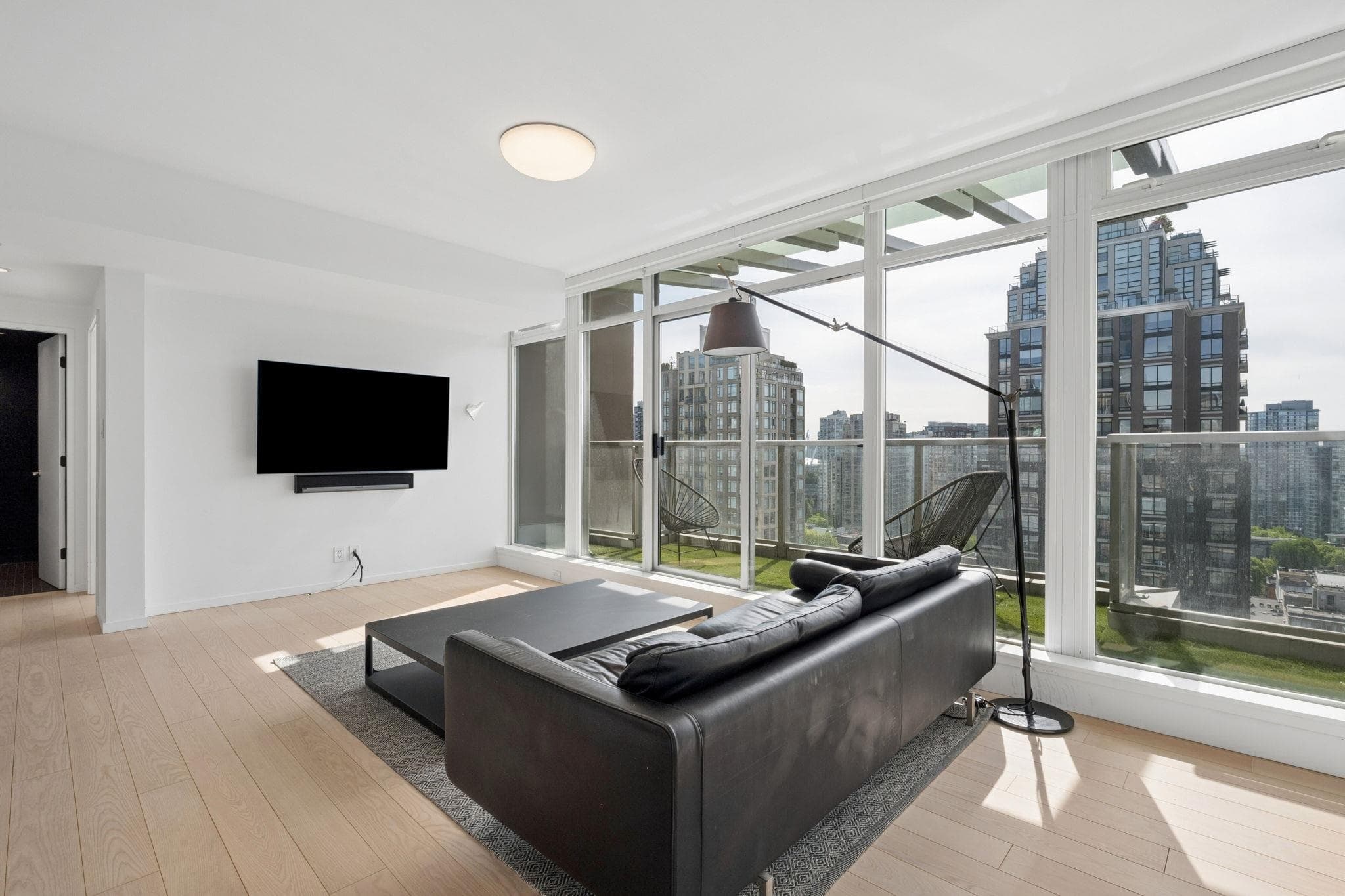 PH2005 - 1055 Richards Street, Vancouver, V6B 0C2 — photo 3