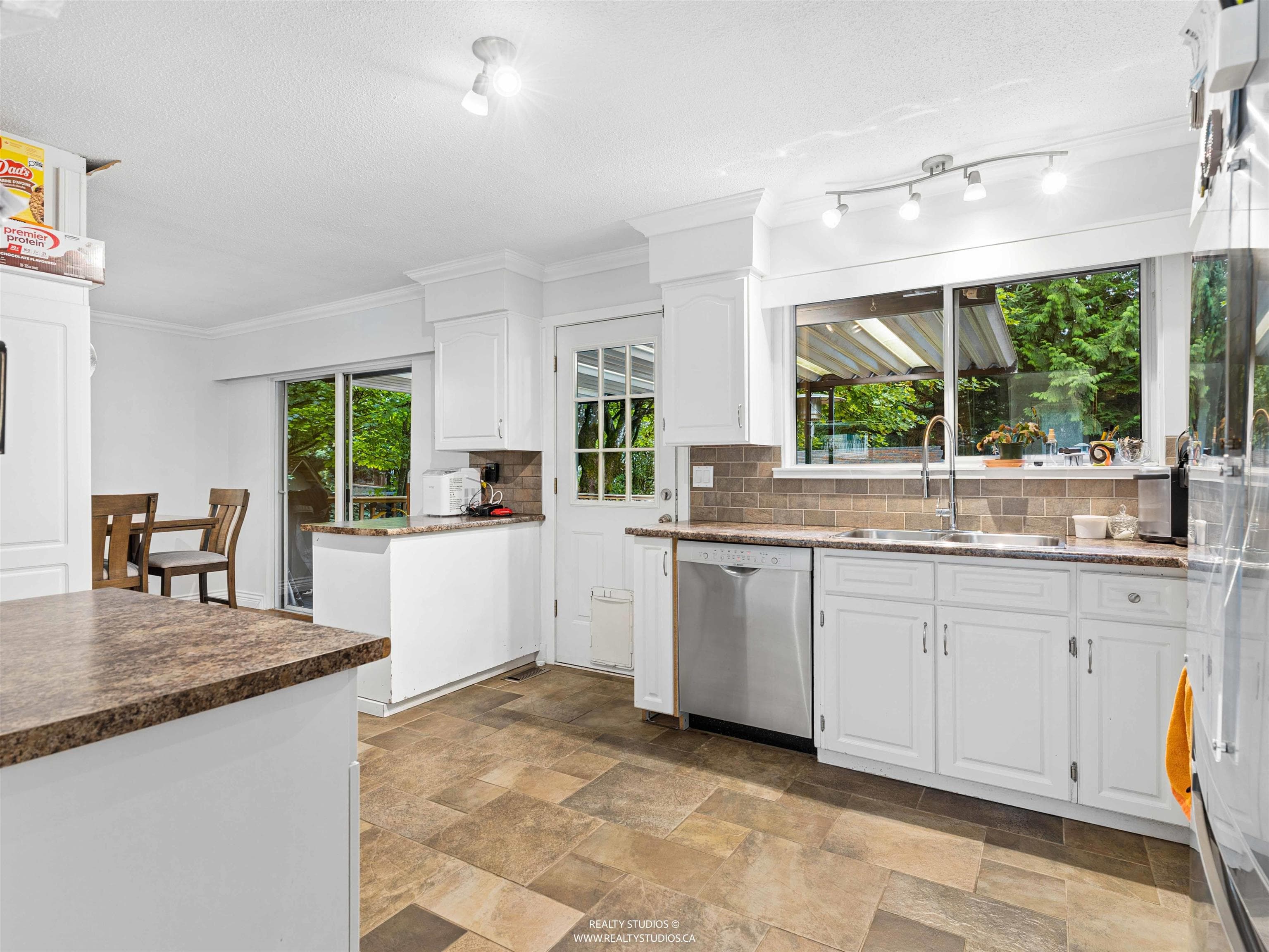 21796 Donovan Avenue, Maple Ridge, V2X 3A7 — photo 5